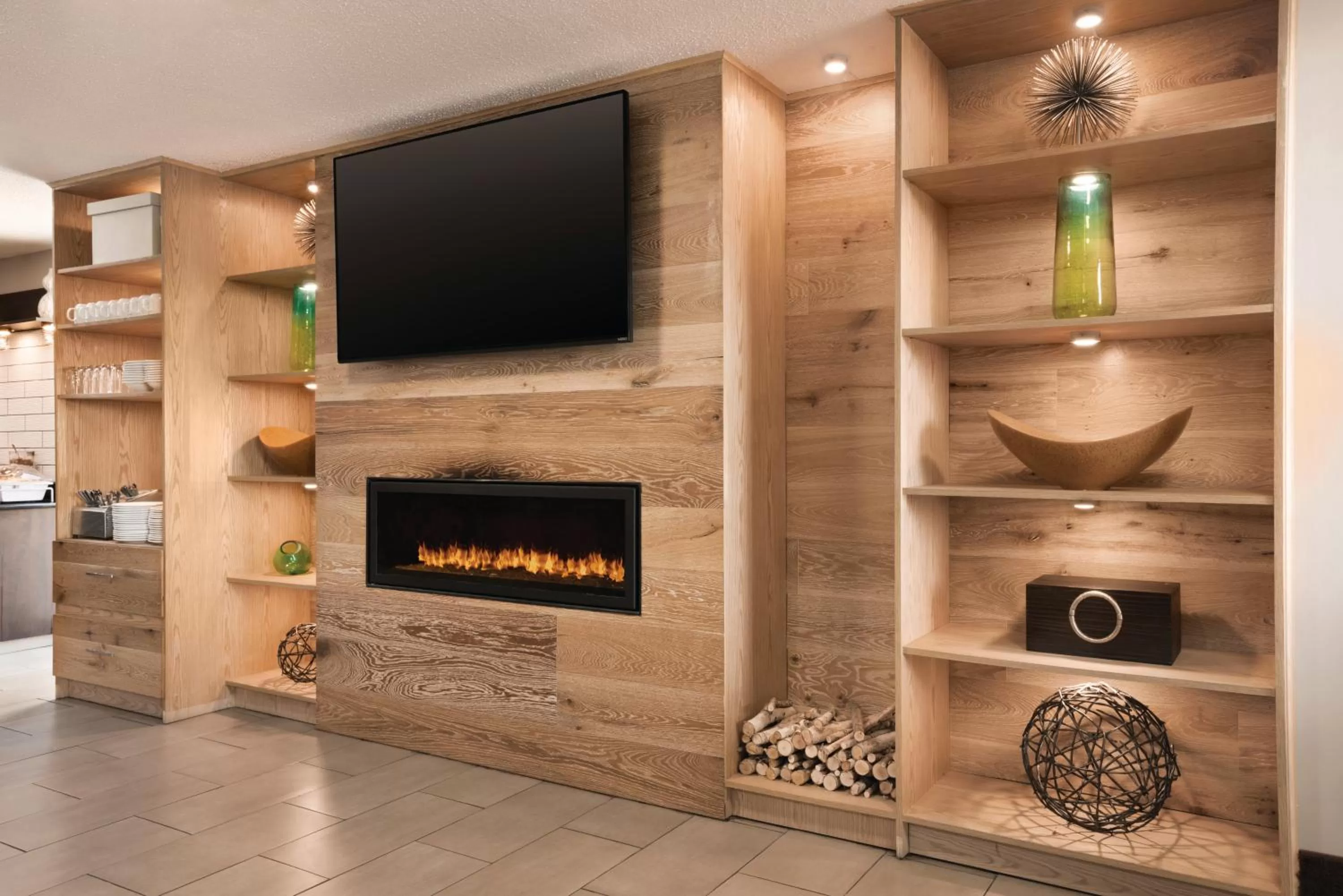 TV and multimedia in Country Inn & Suites by Radisson, Indianapolis East, IN