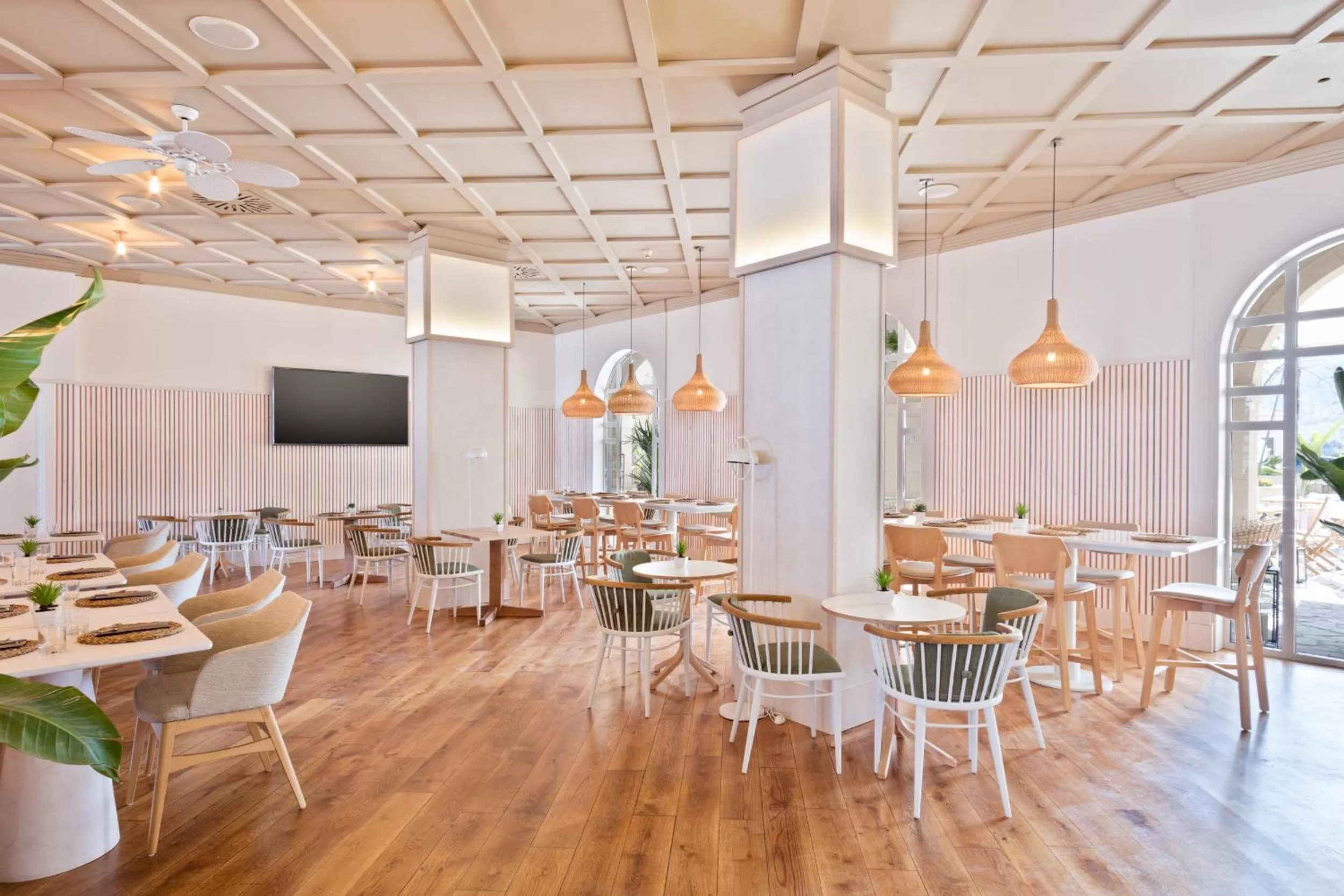 Restaurant/places to eat in Melia Villaitana