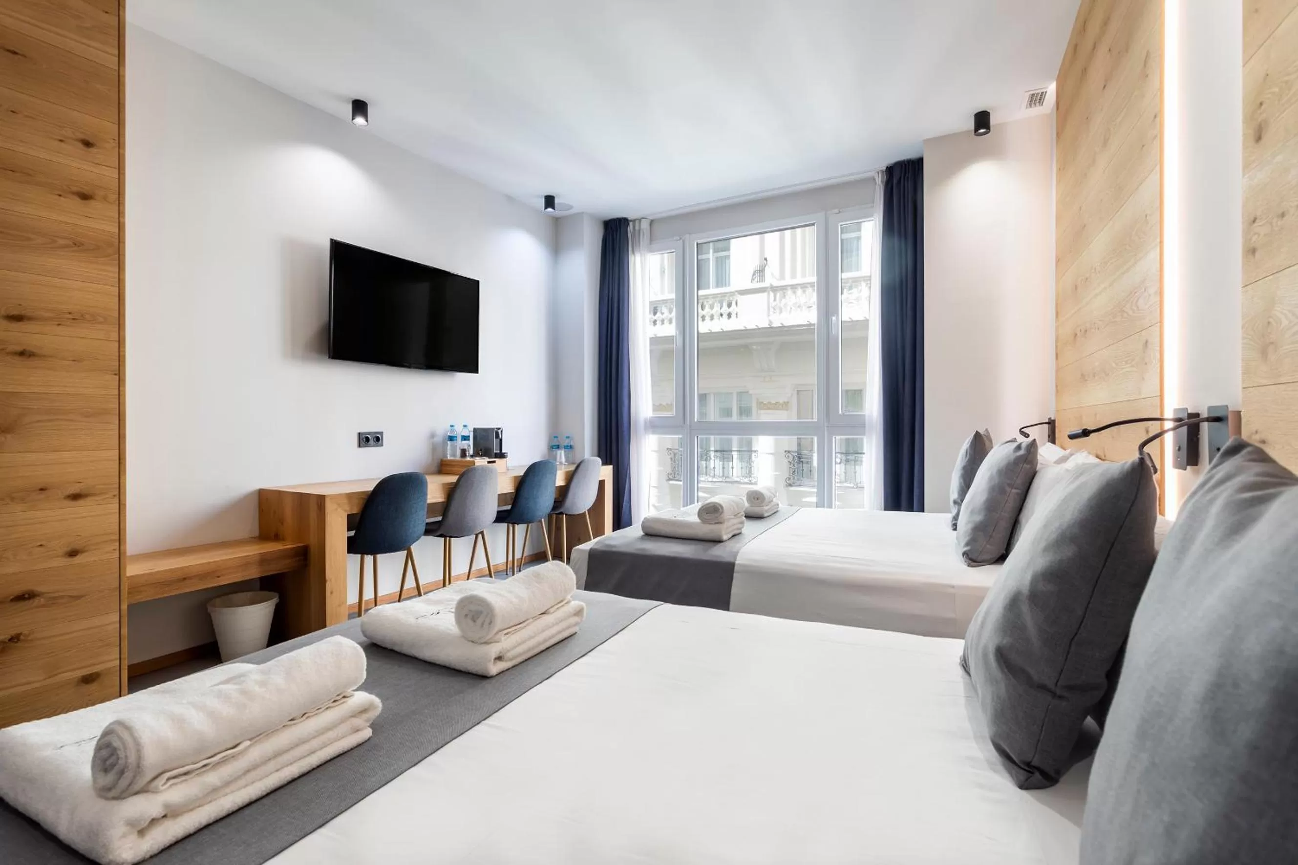 TV and multimedia, Bed in NALU Valencia Boutique Rooms