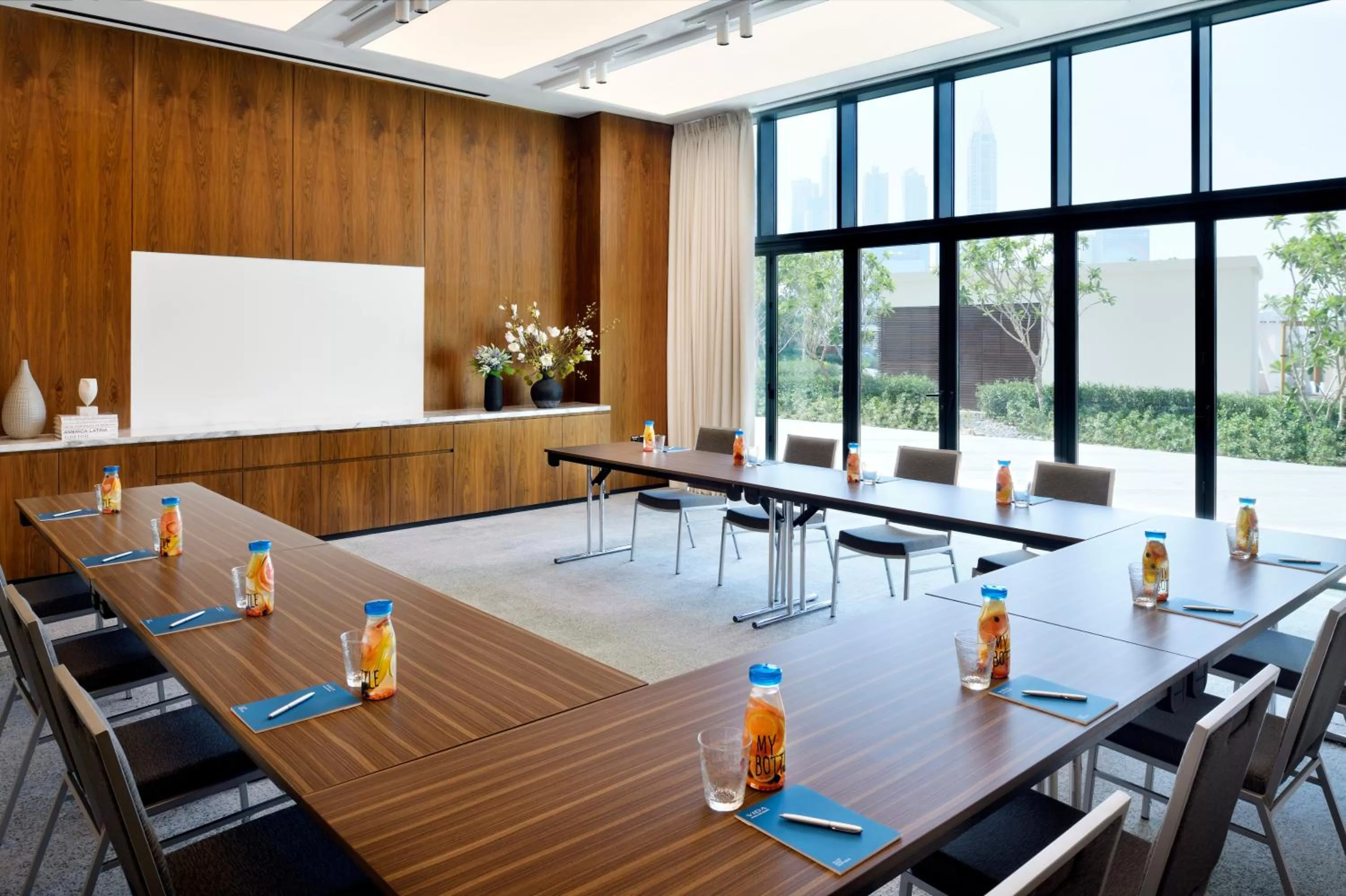 Business facilities in Vida Emirates Hills