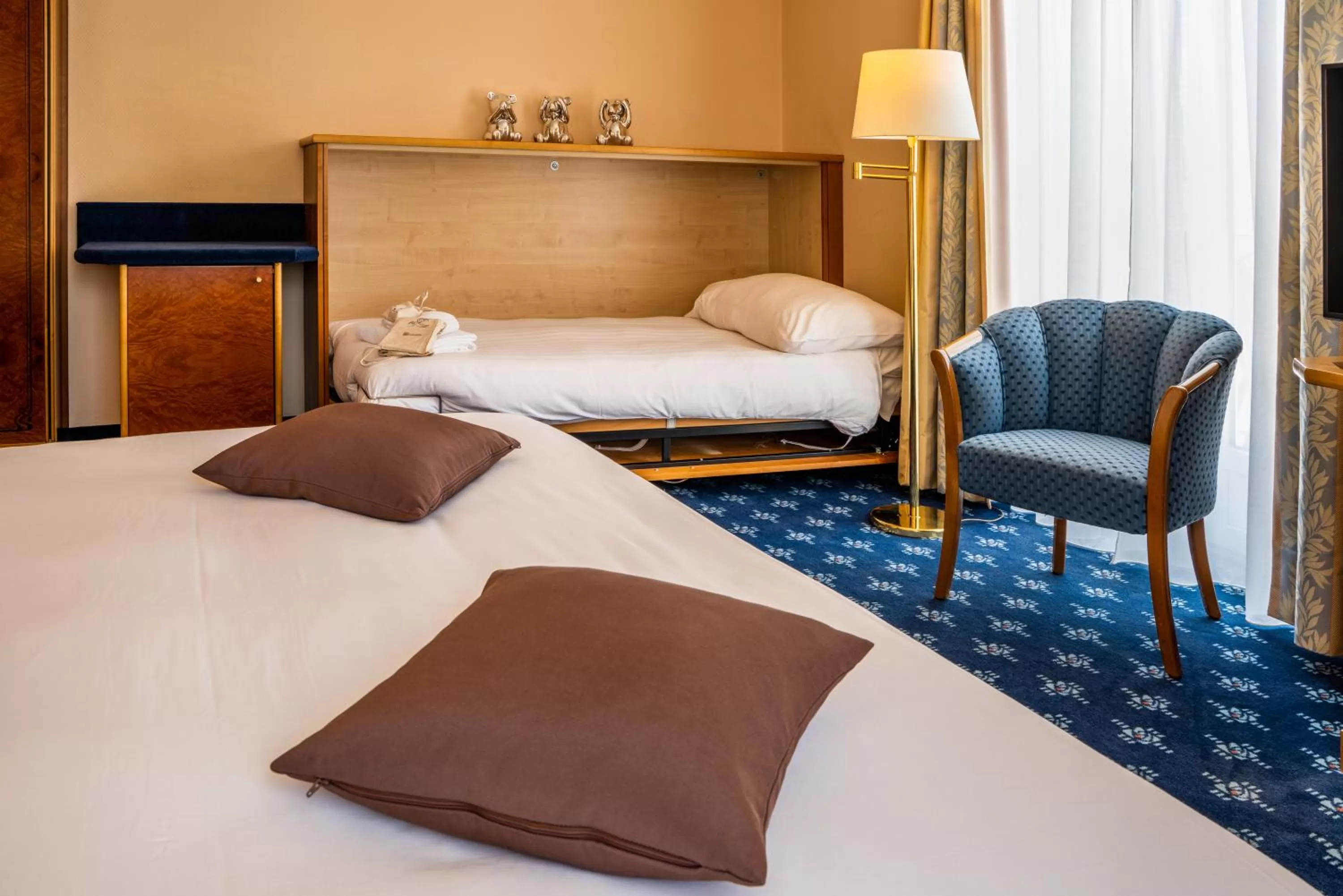 Photo of the whole room, Bed in Hotel Mirabeau, BW Signature Collection, Lausanne