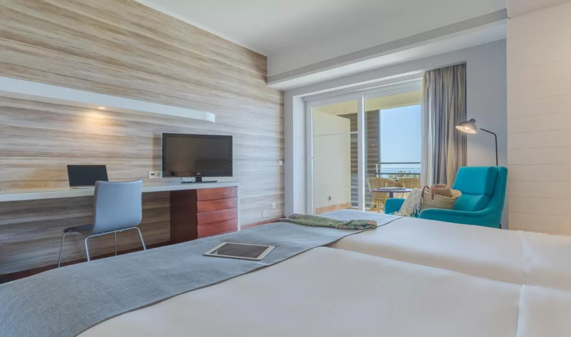 Deluxe Triple Room with Sea View in Pestana Alvor Praia Premium Beach & Golf Resort Deluxe Triple Room with Sea View in Pestana Alvor Praia Premium Beach & Golf Resort