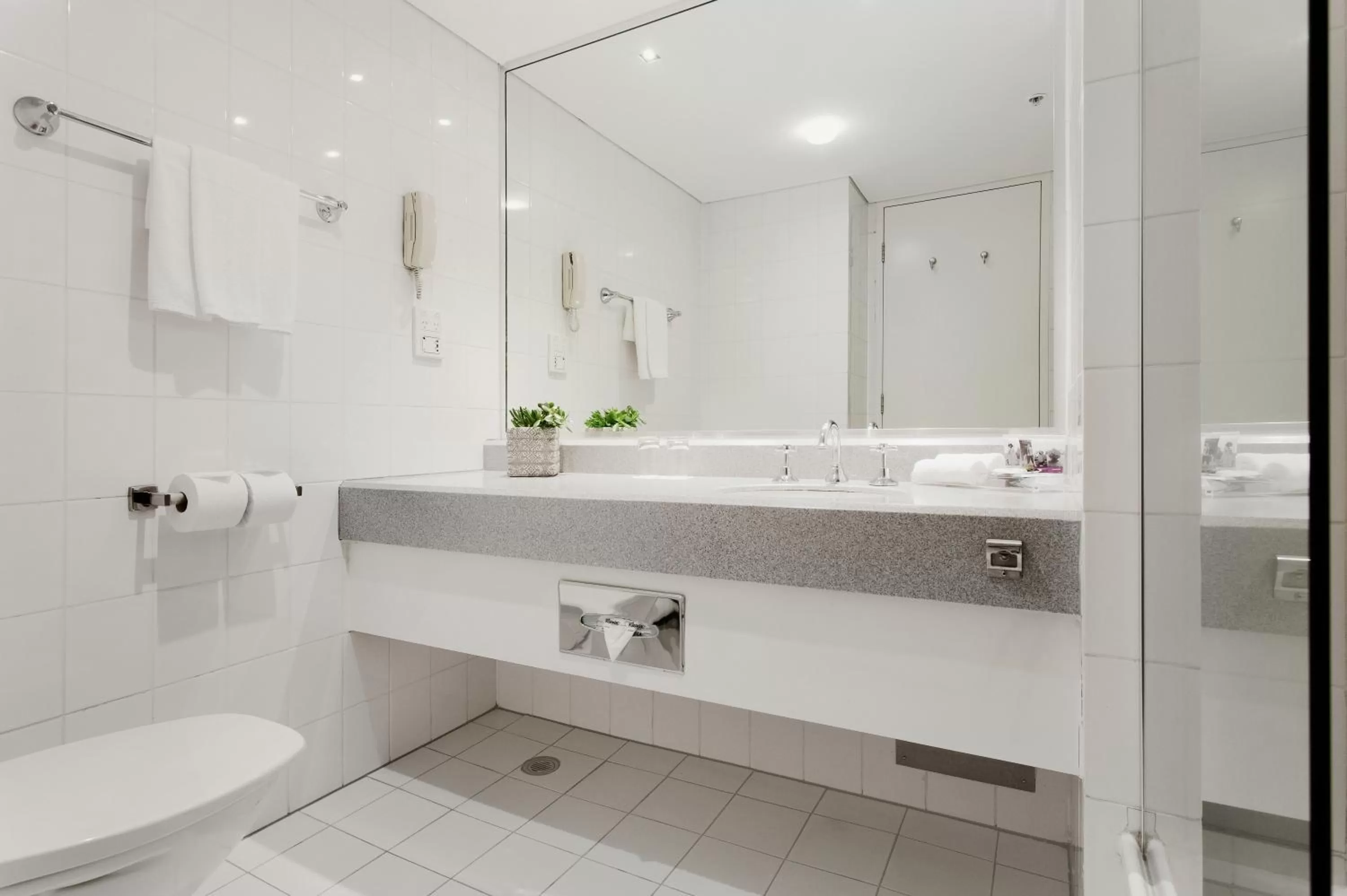 Bathroom in Mercure Melbourne Albert Park