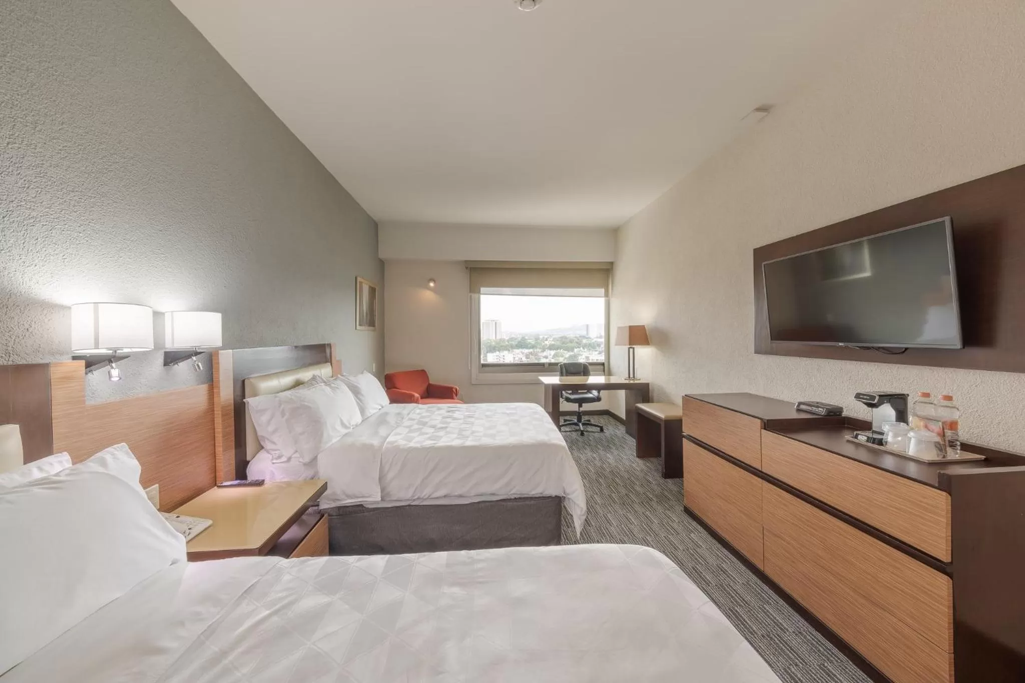 Photo of the whole room, Bed in Holiday Inn Guadalajara Select by IHG