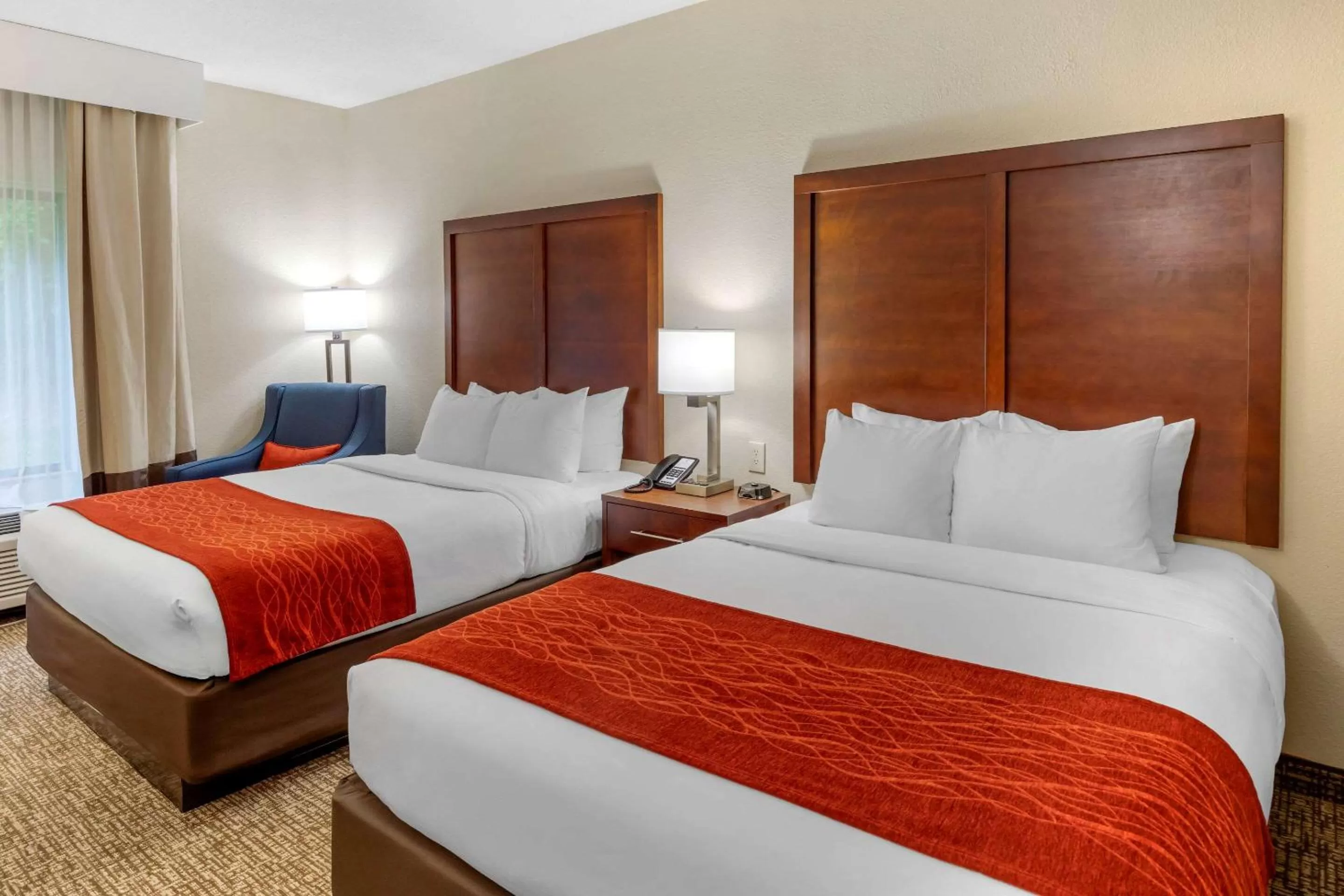 Photo of the whole room, Bed in Comfort Inn & Suites Canton Riverstone Area