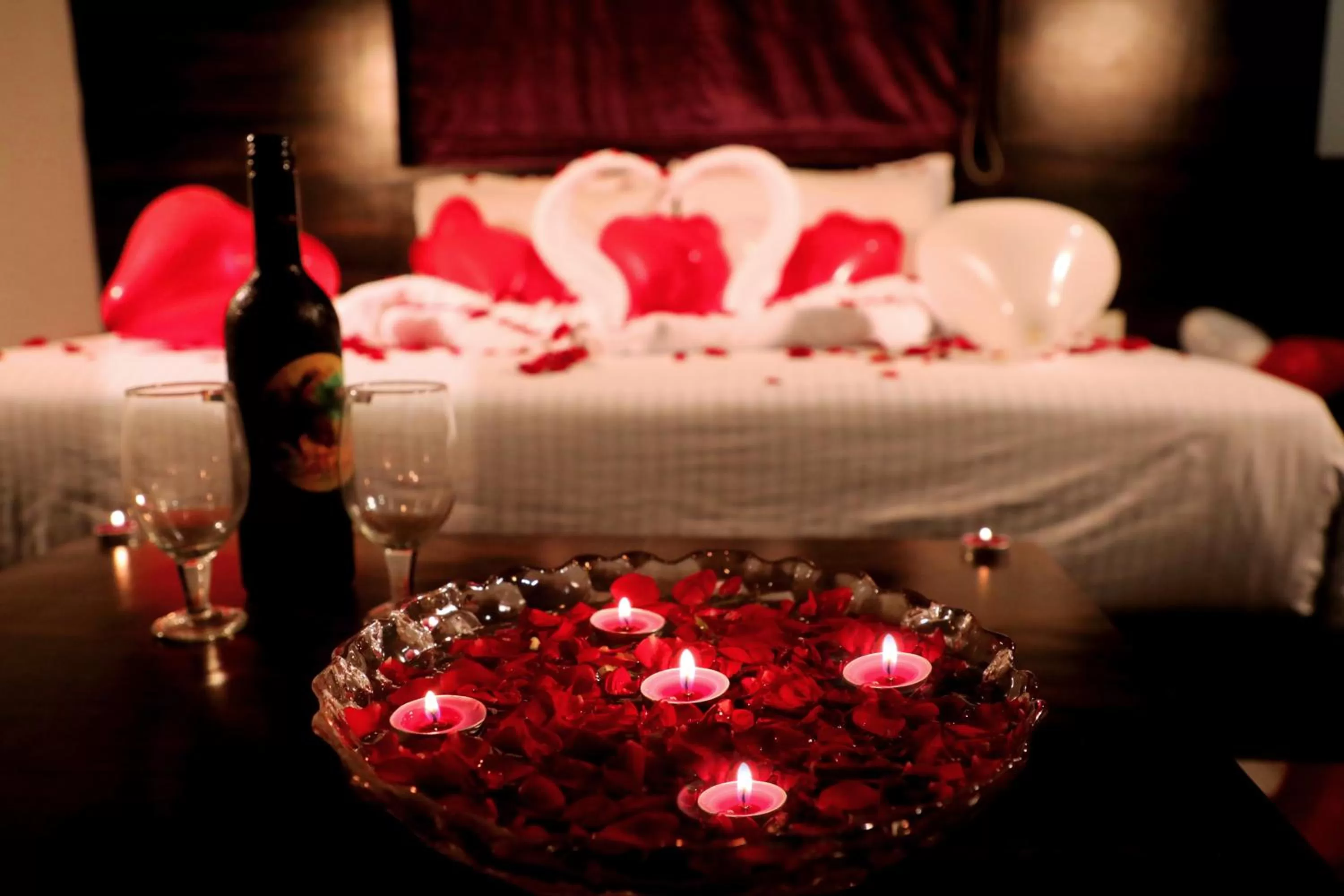 Photo of the whole room, Drinks in Hotel Planet Four