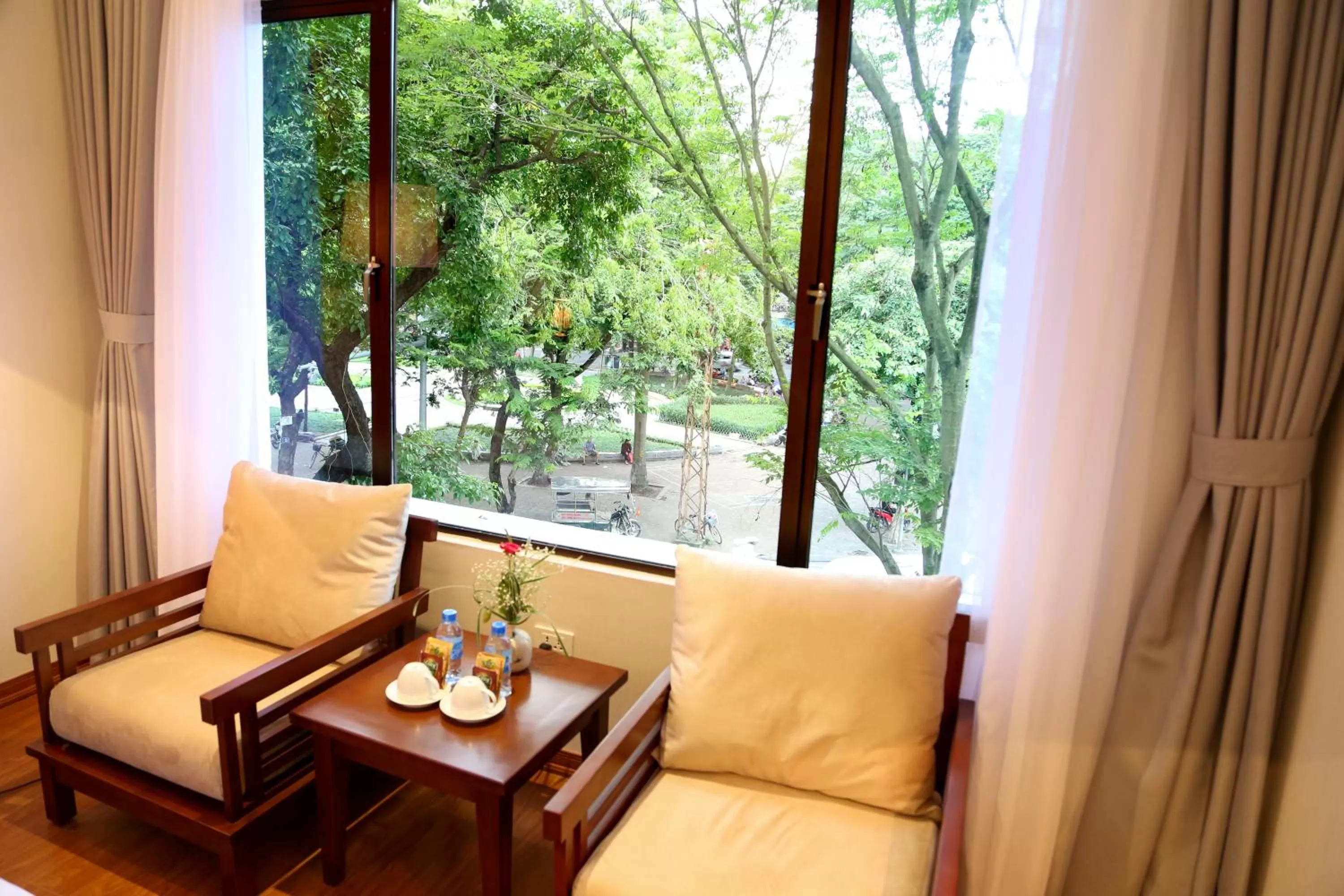 Street view, Seating Area in Mon Regency Hotel