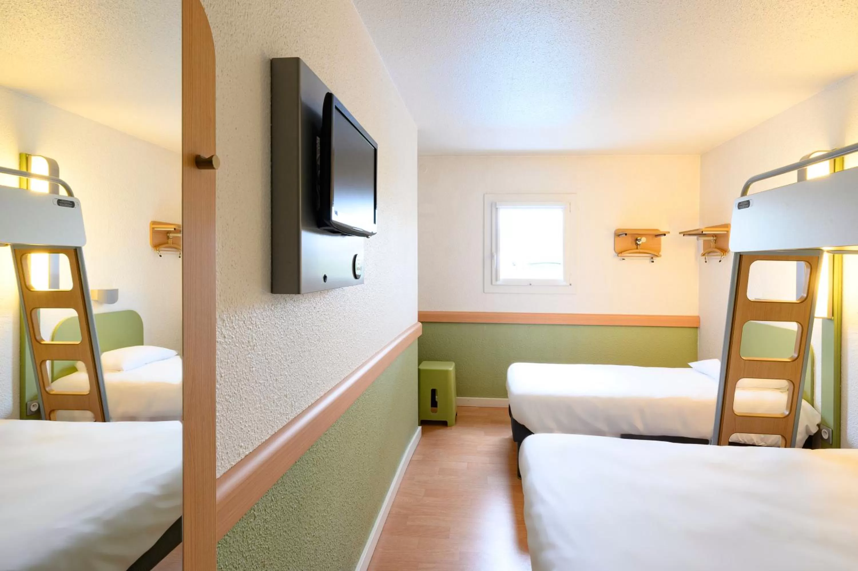 Family, Bed in Ibis budget Saint-Étienne stade