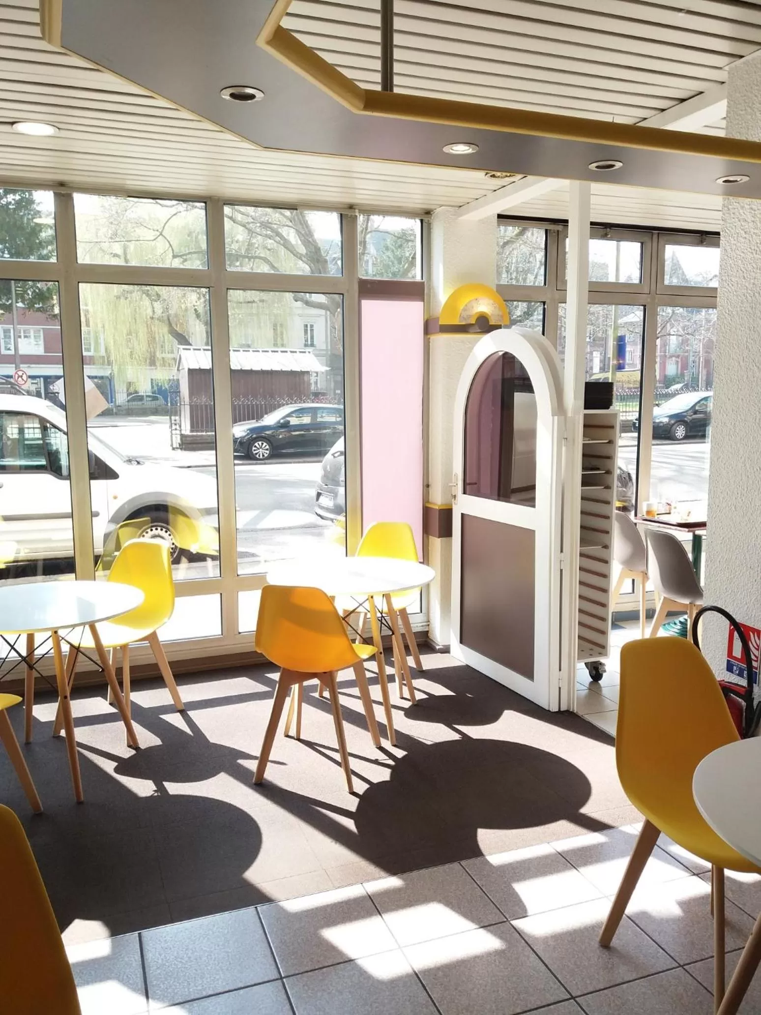 Seating area in EGG HOTEL - HOTEL LES GENS DE MER Dieppe