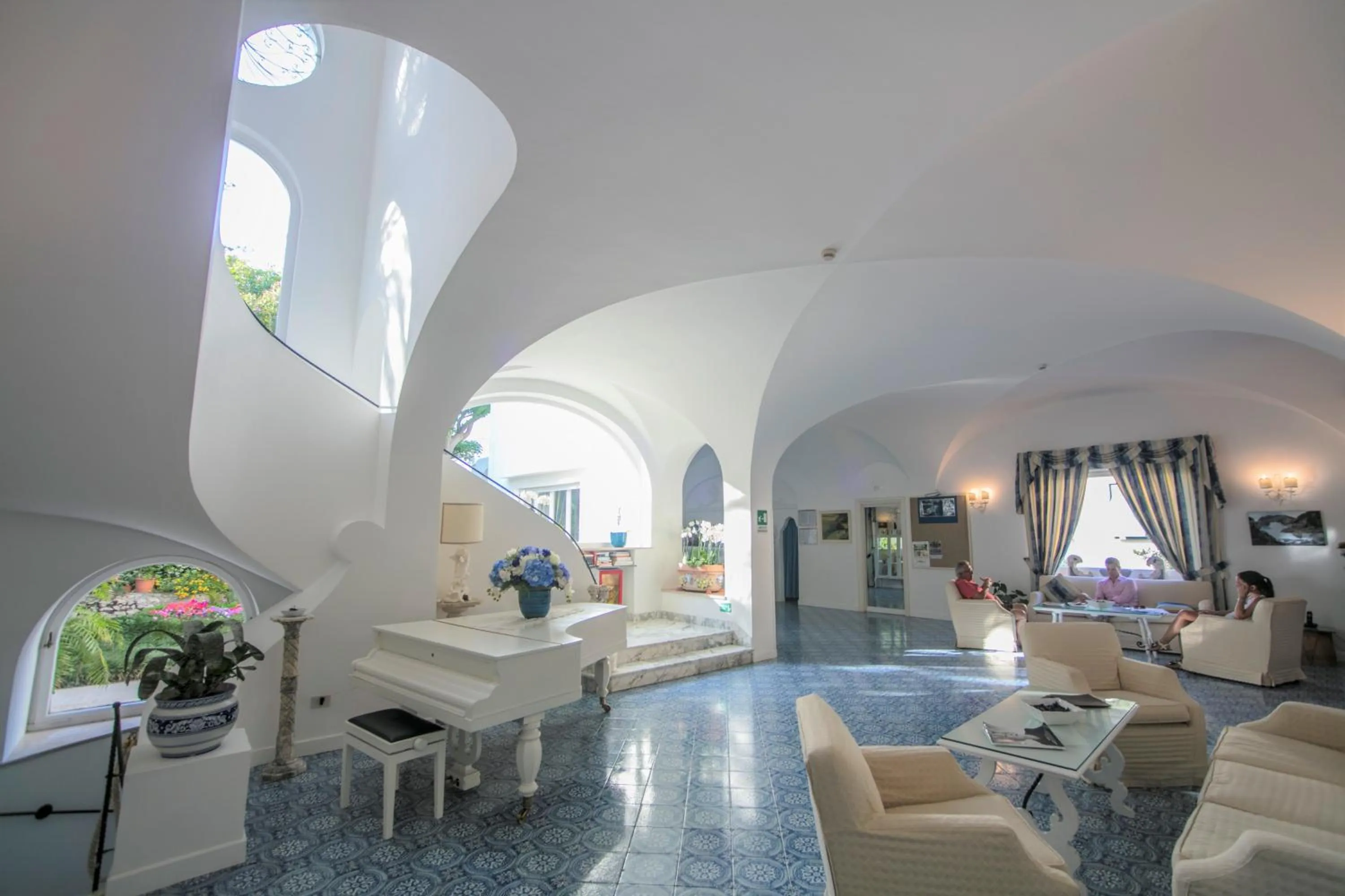 Seating area in Hotel San Felice