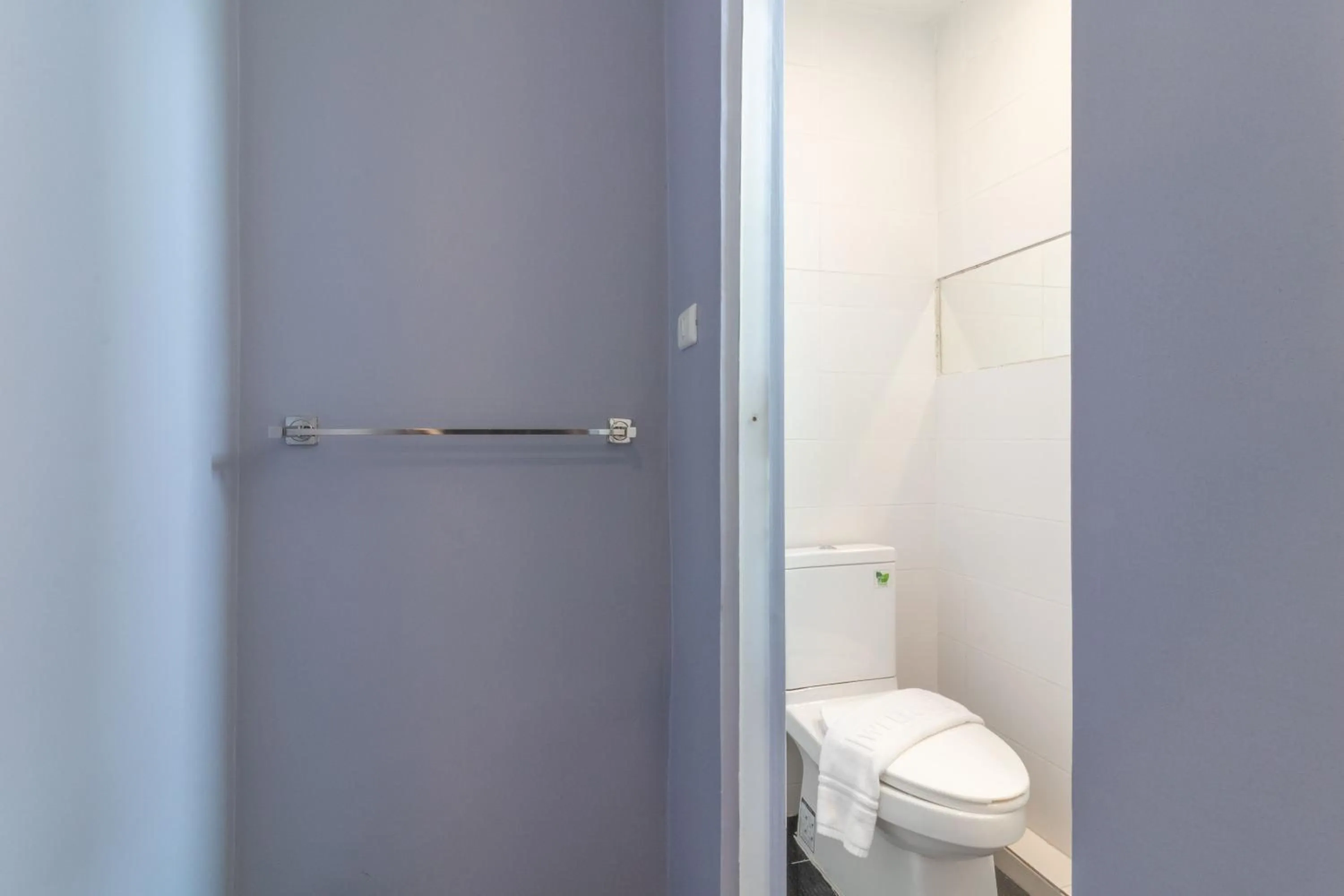 Bathroom in CheQinn Hostel - Sukhumvit 4 Nana Plaza