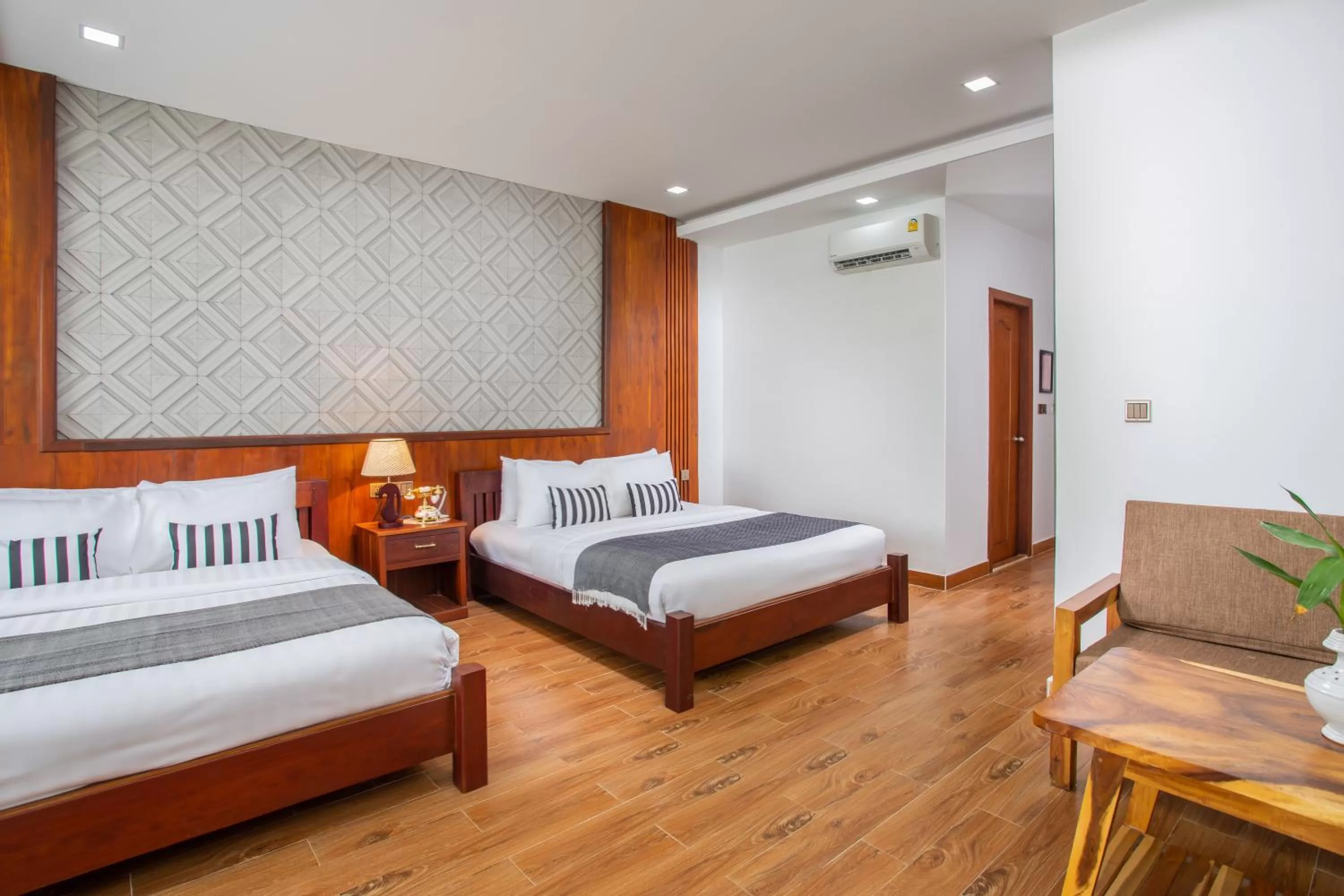 Guests in Cambana La Riviere Boutique