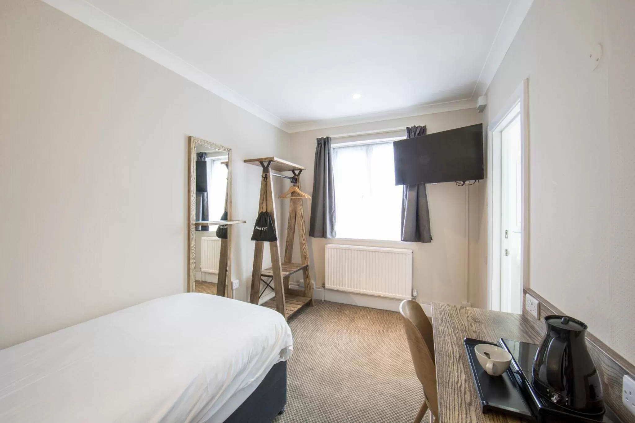 Photo of the whole room, Bed in Half Moon, Sherborne by Marston's Inns