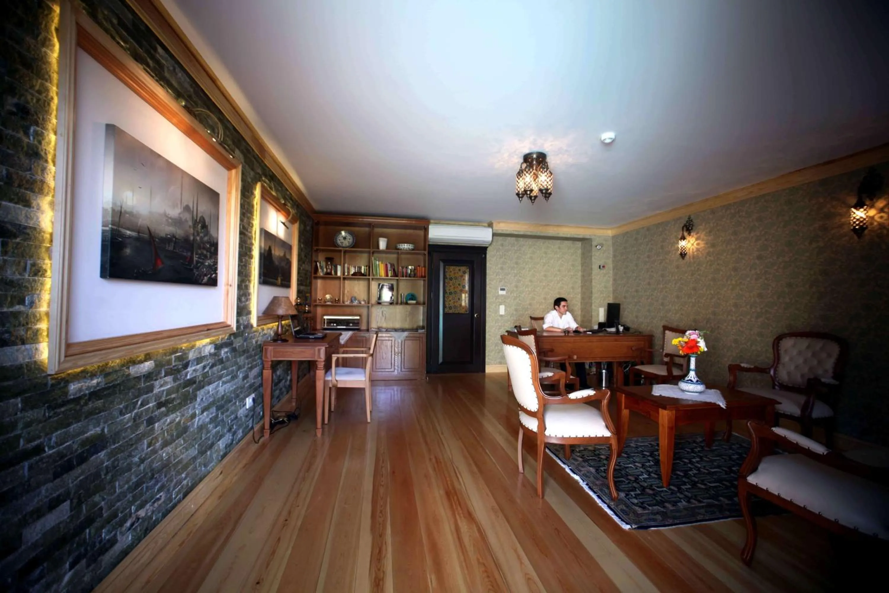 Lobby or reception in Lalinn Hotel