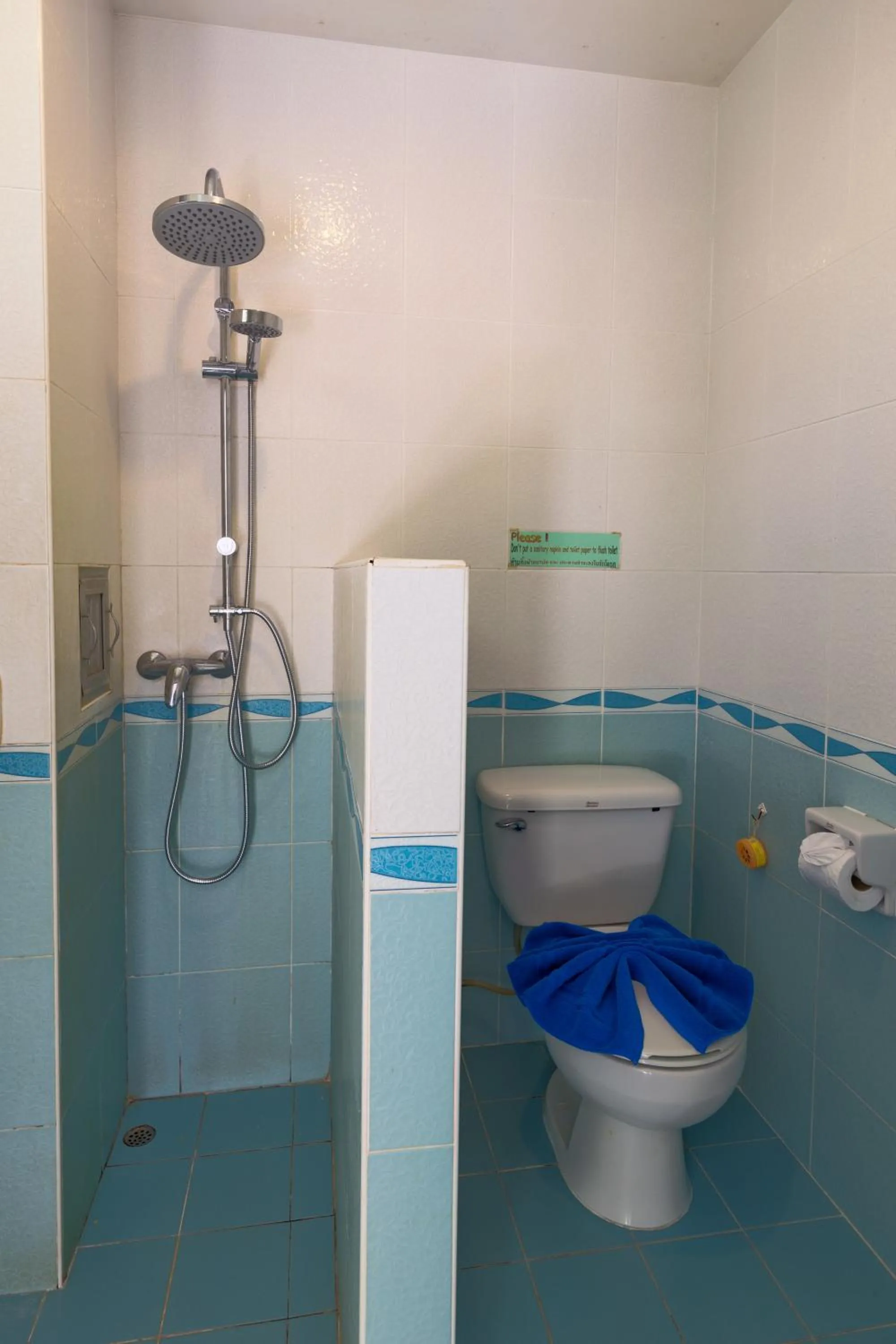 Shower in Baan Chaylay Resort Karon