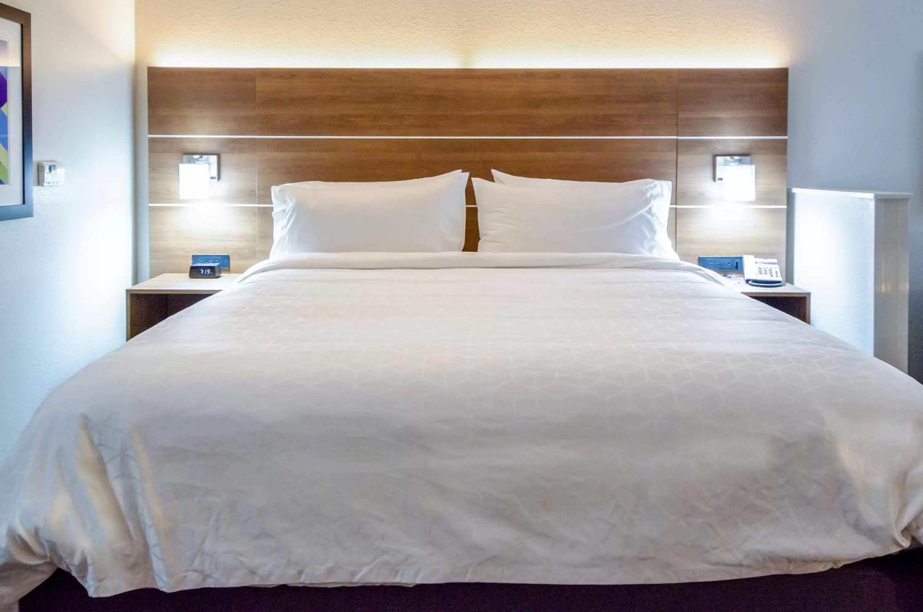 Bed in Holiday Inn Express & Suites Taylor by IHG