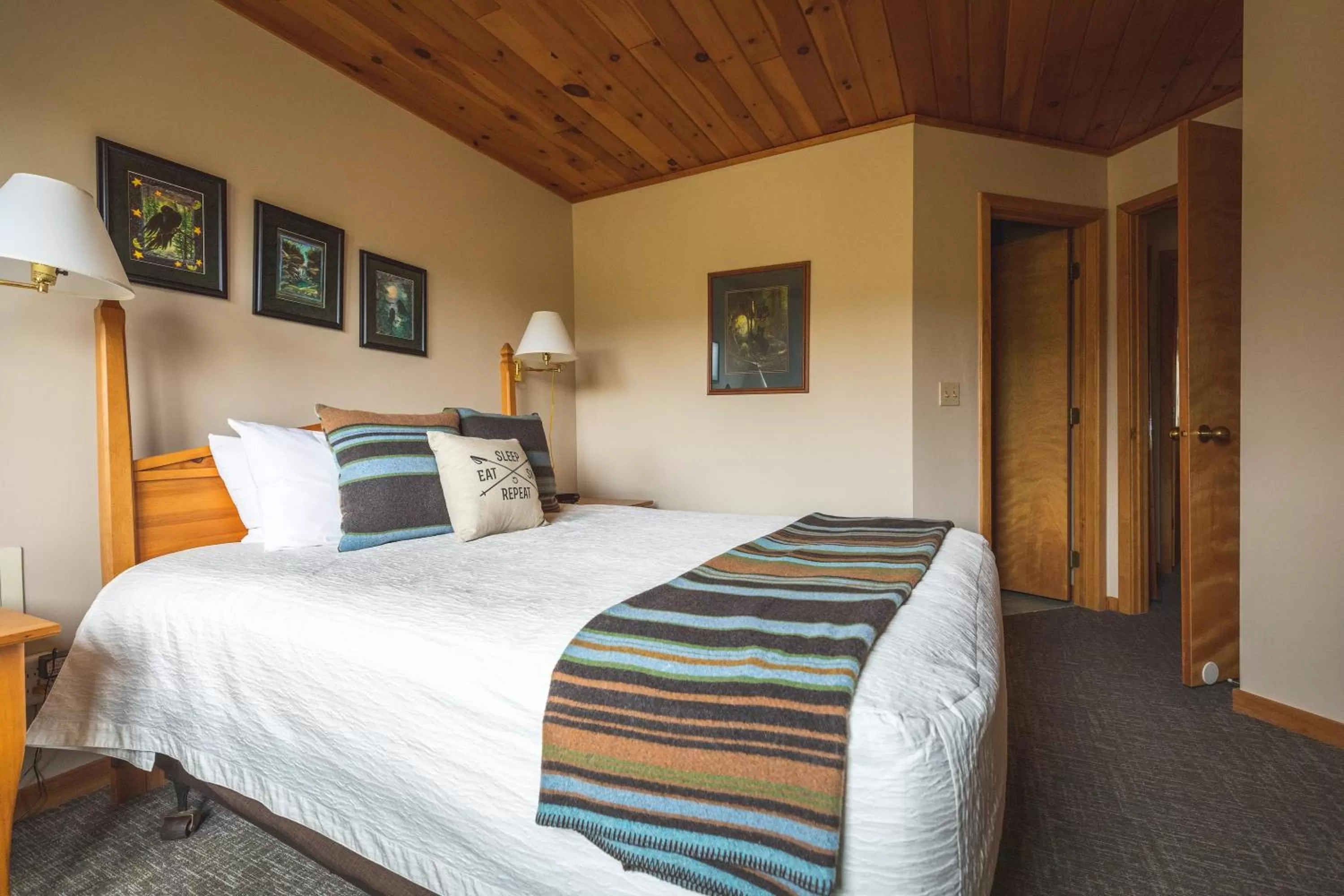 Bed in Caribou Highlands Lodge