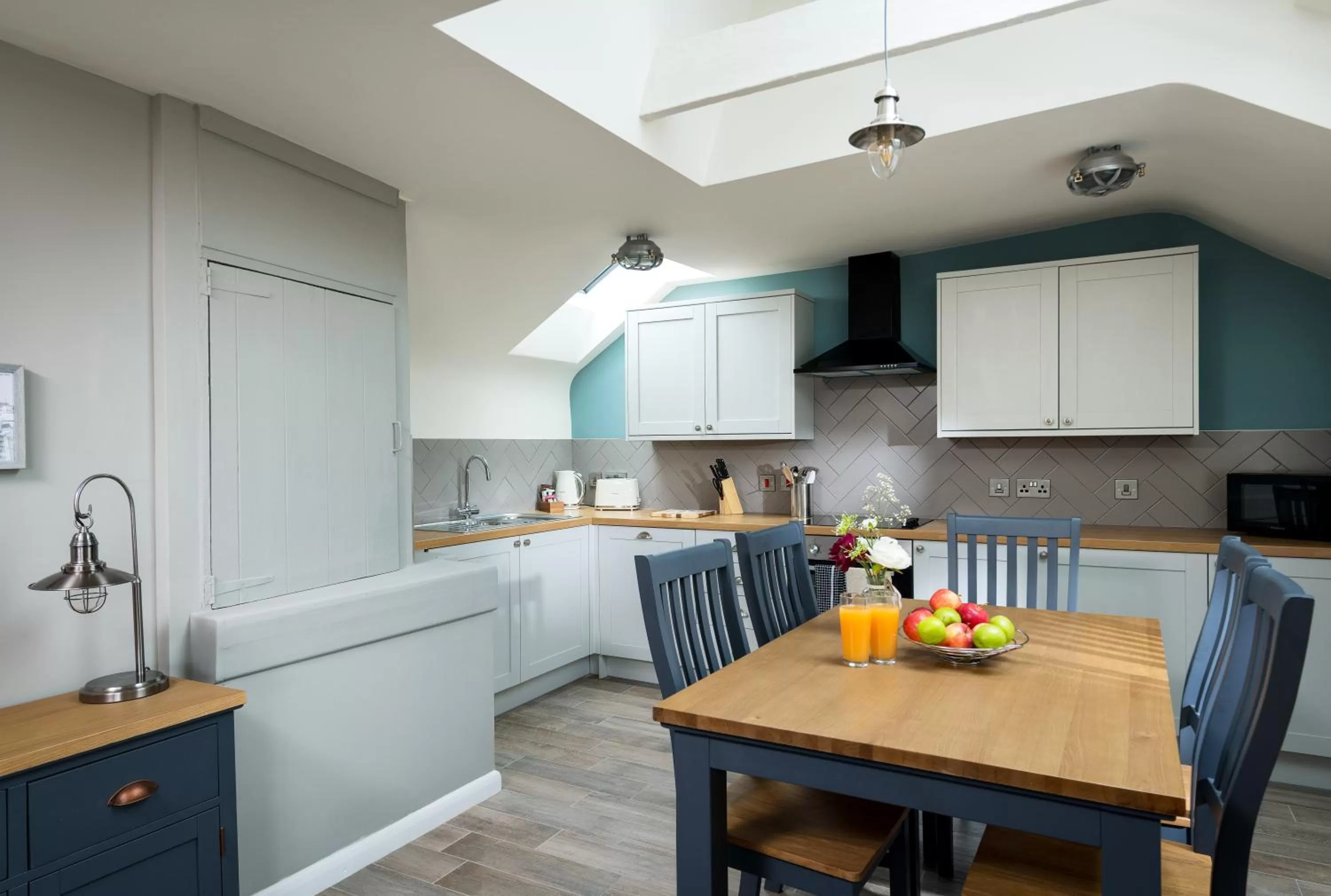Kitchen or kitchenette in Lifeboat Inn
