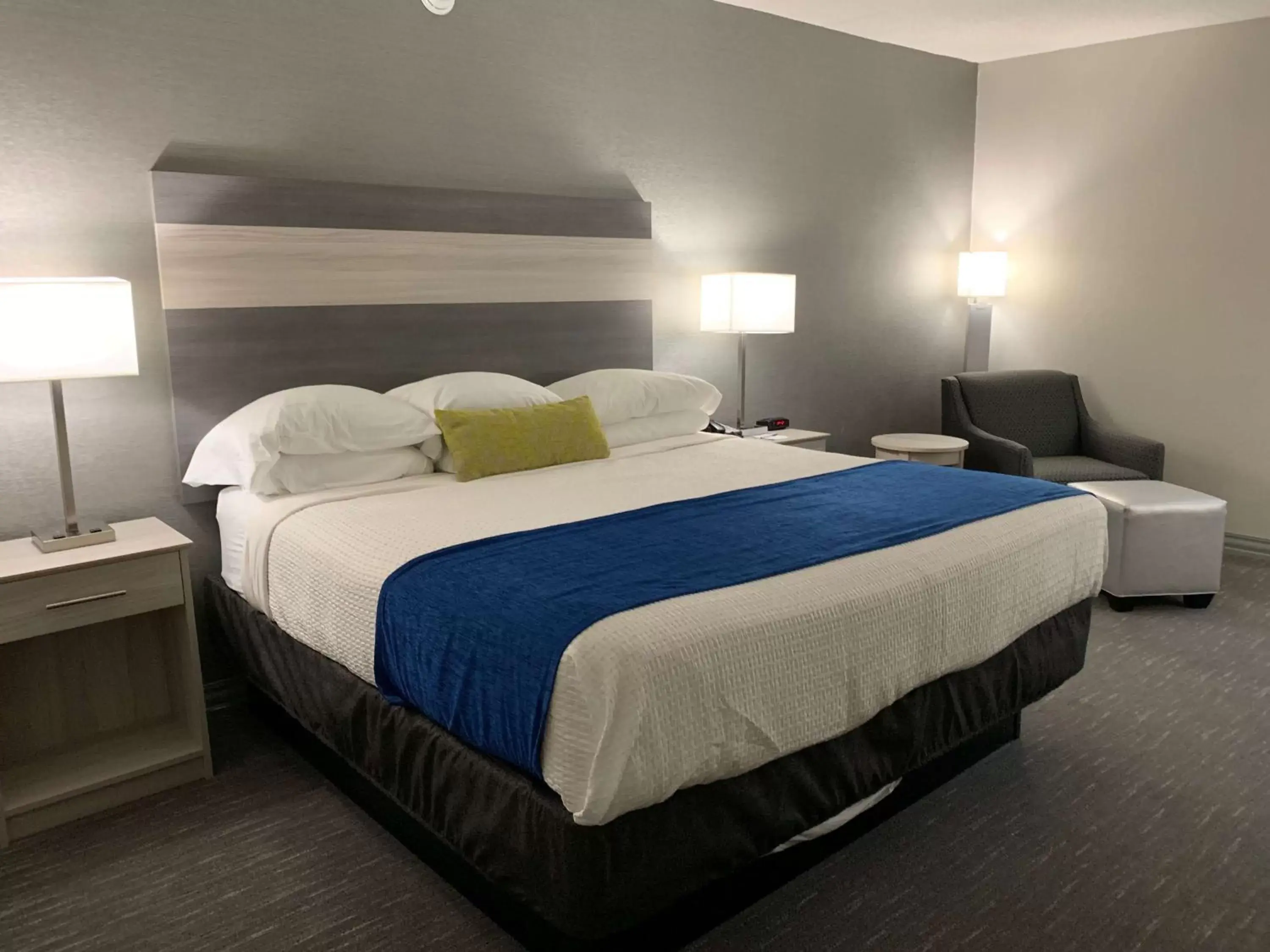 King Room in Best Western Plus Clarks Summit Scranton Hotel King Room in Best Western Plus Clarks Summit Scranton Hotel