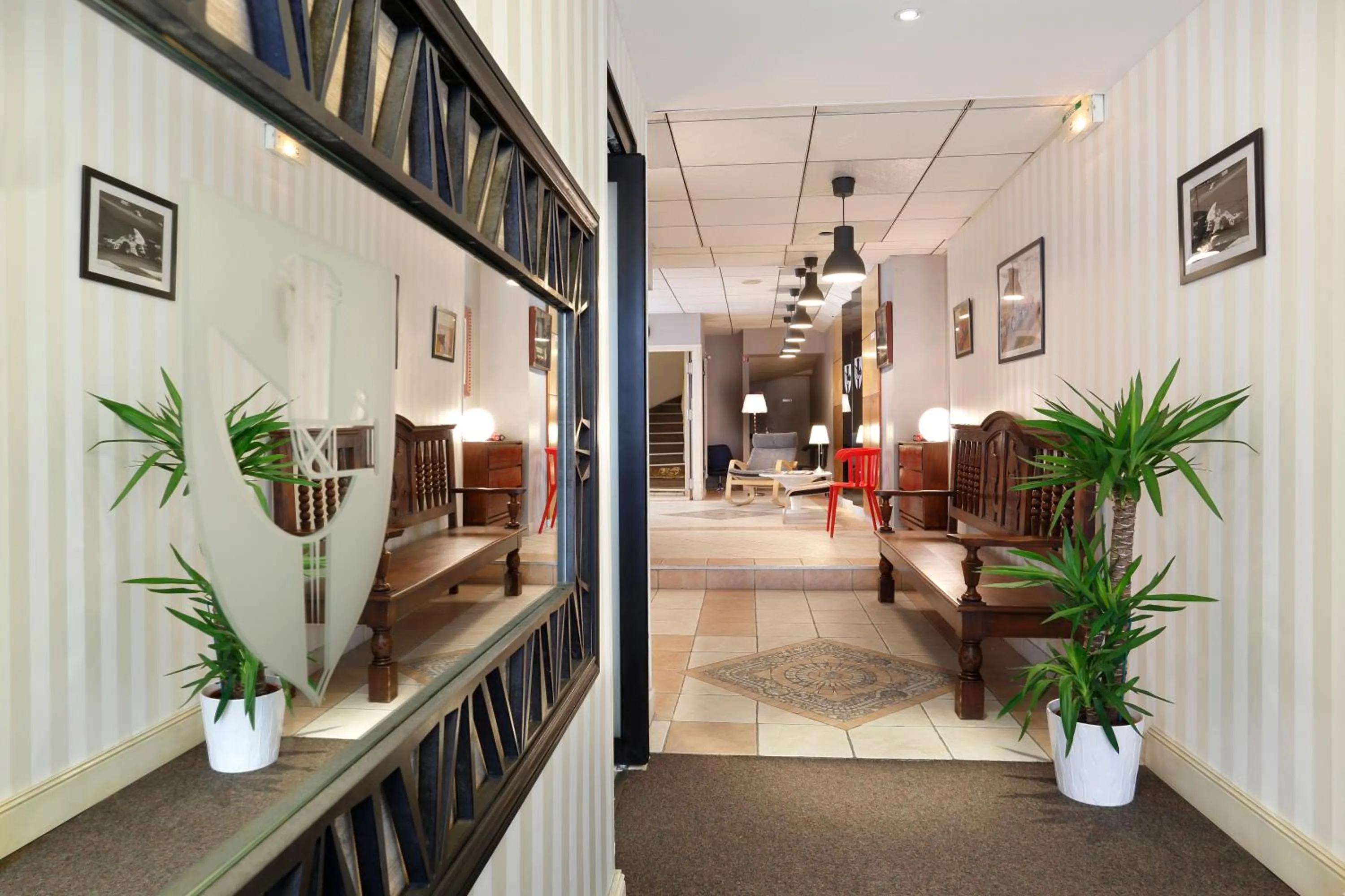 Lobby or reception in Hôtel Le Roncevaux