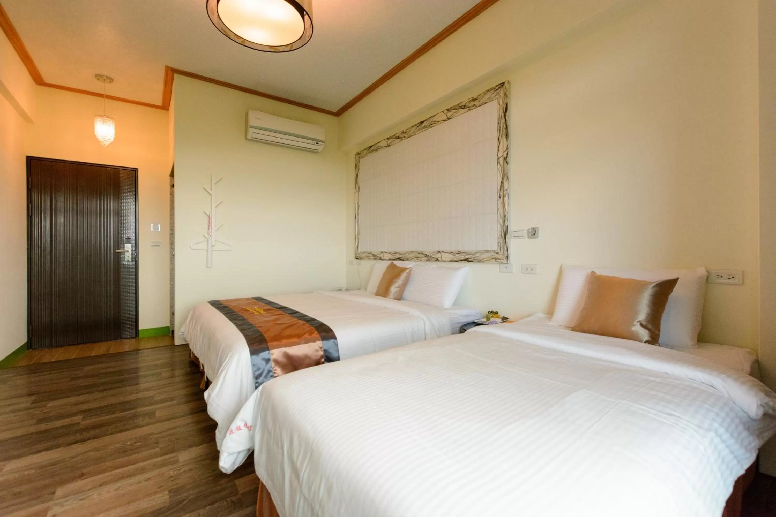 Photo of the whole room, Bed in Emilia Villa