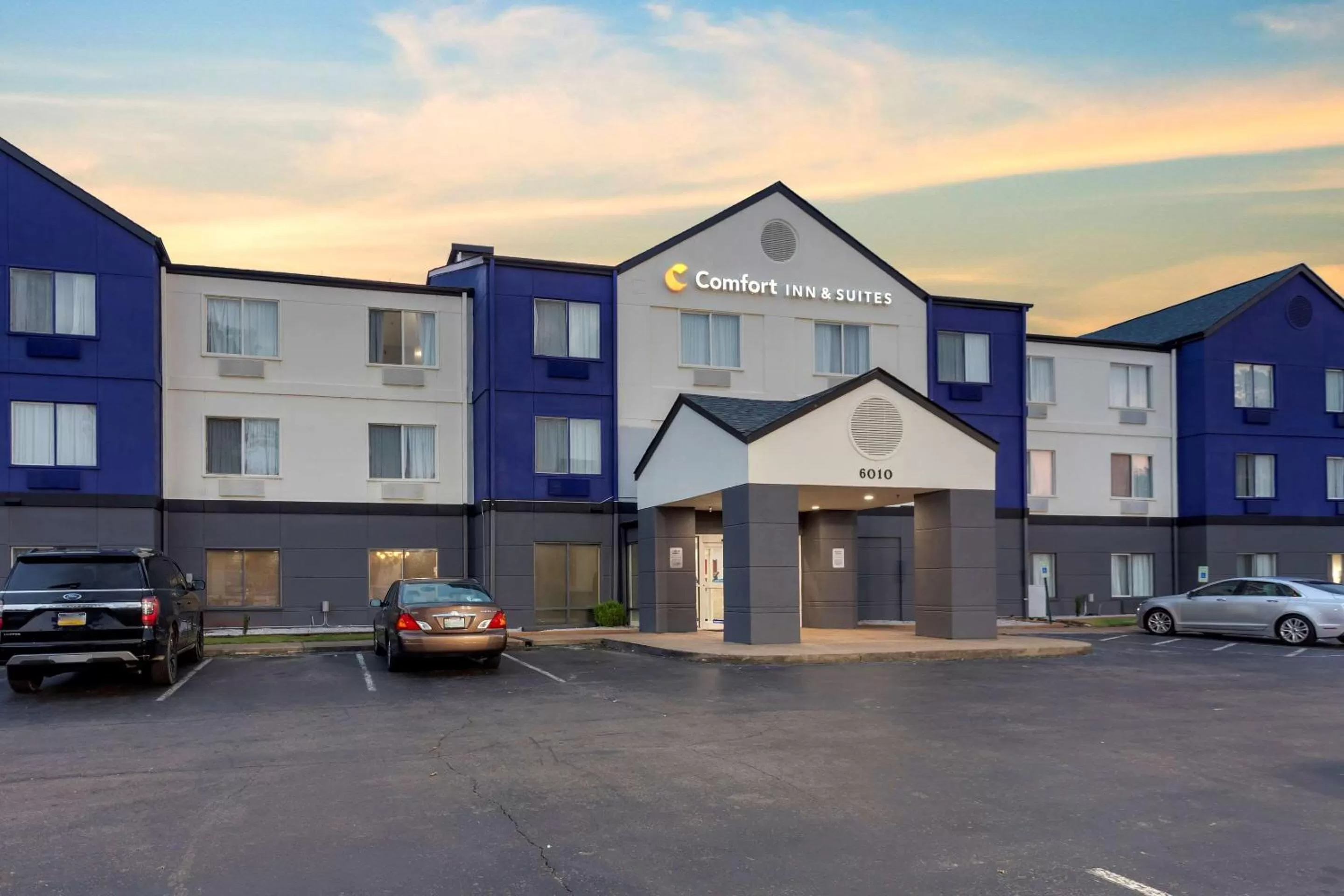 Property building in Comfort Inn & Suites Memphis East