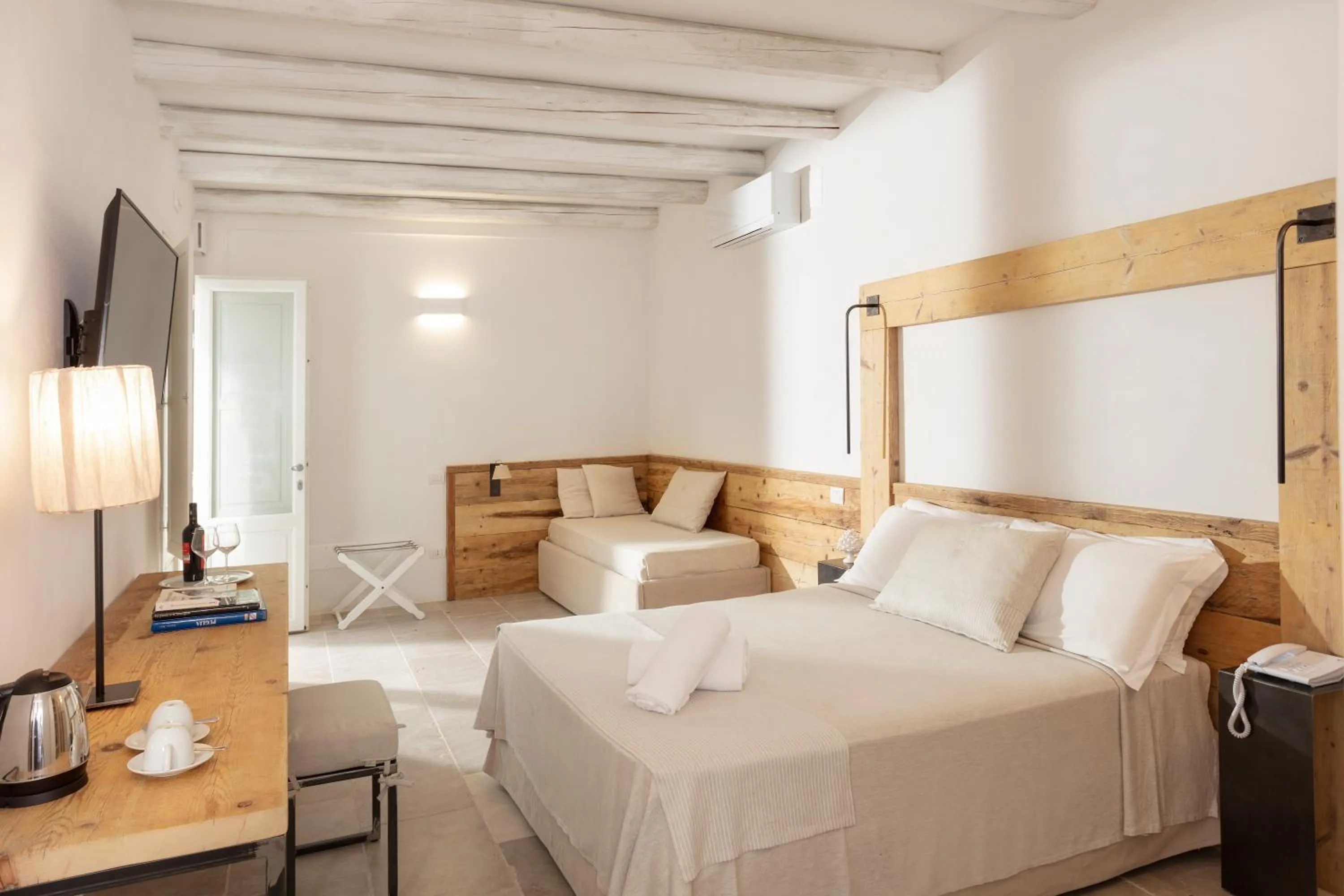 Photo of the whole room, Bed in Masseria Mongiò dell'Elefante