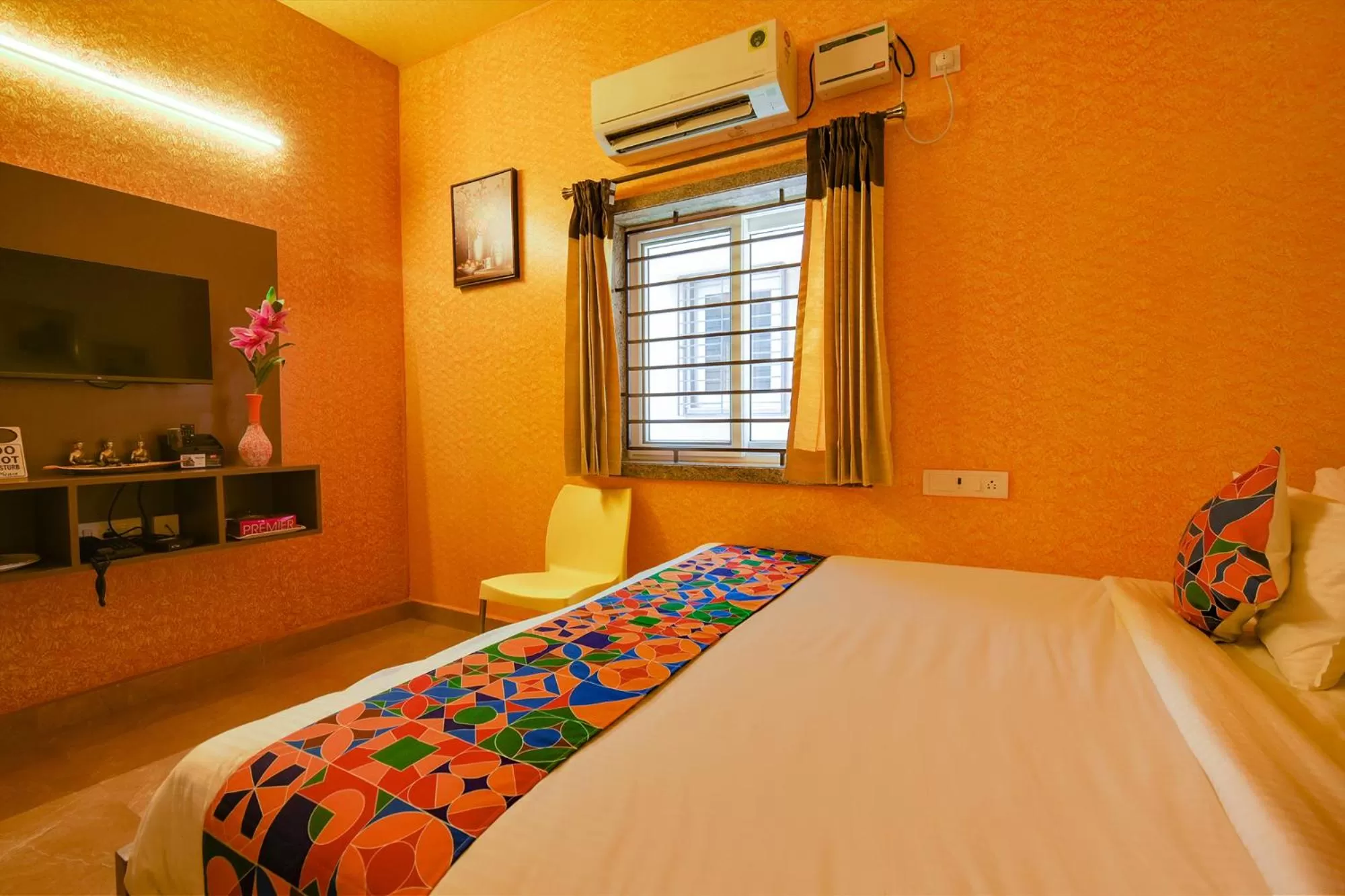 Bed in FabHotel Vijaylakshmi Stay Inn - Nr Chennai International Airport