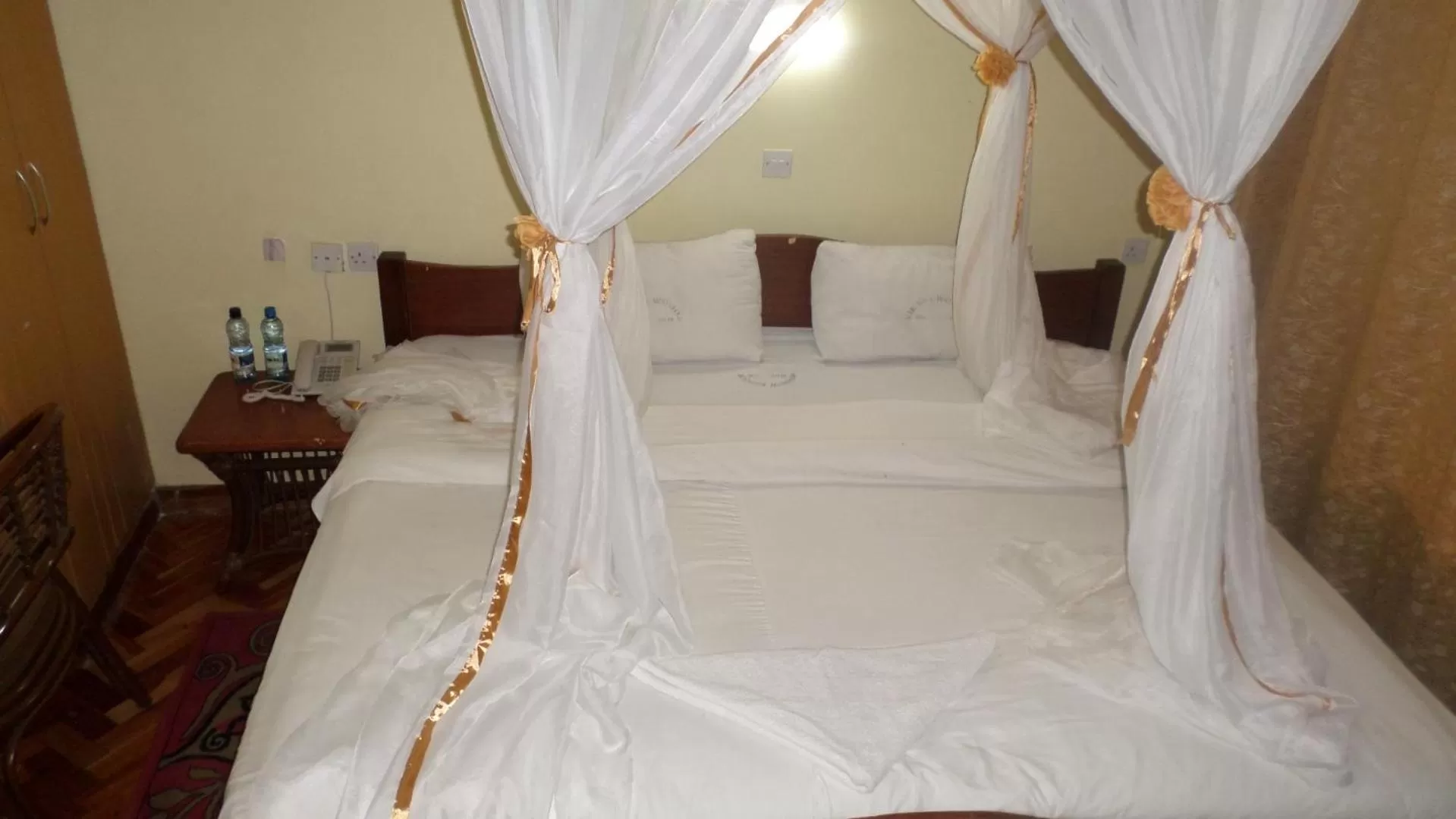 Bed in Vienna Woods Hotel Nakuru