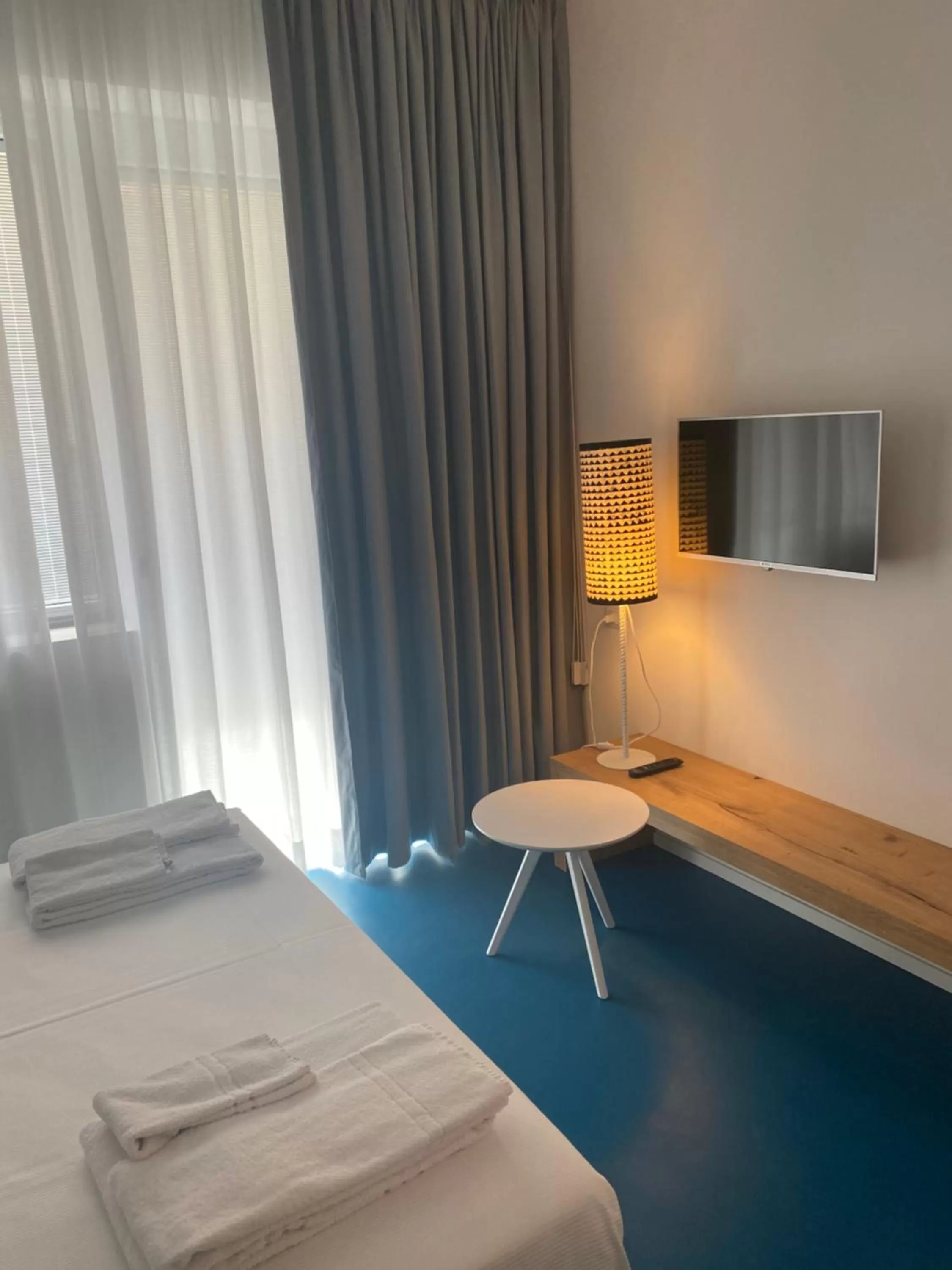 Photo of the whole room, Bed in Near Ortigia