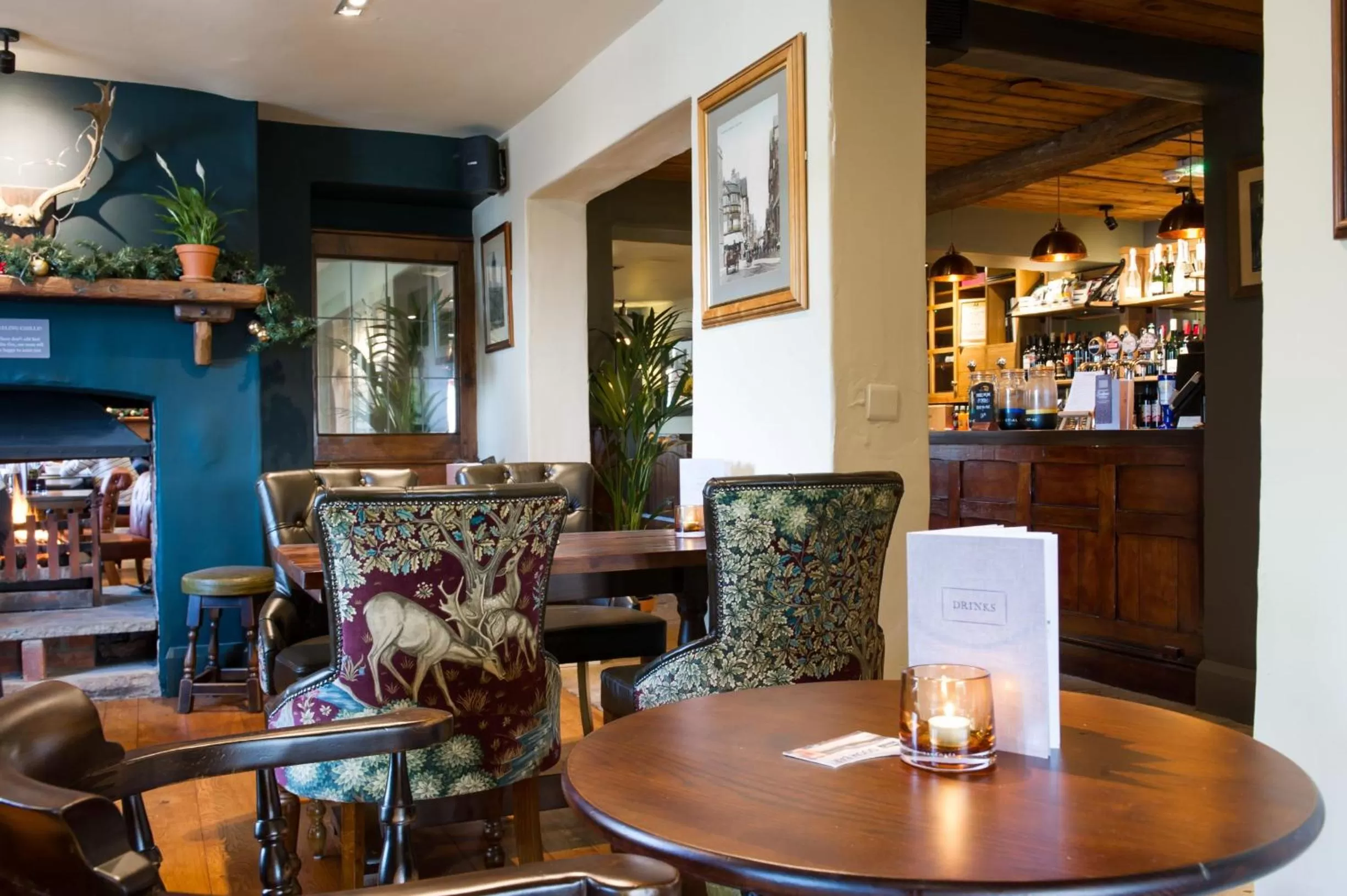 Food and drinks in The Cheshire Cat by Innkeeper's Collection