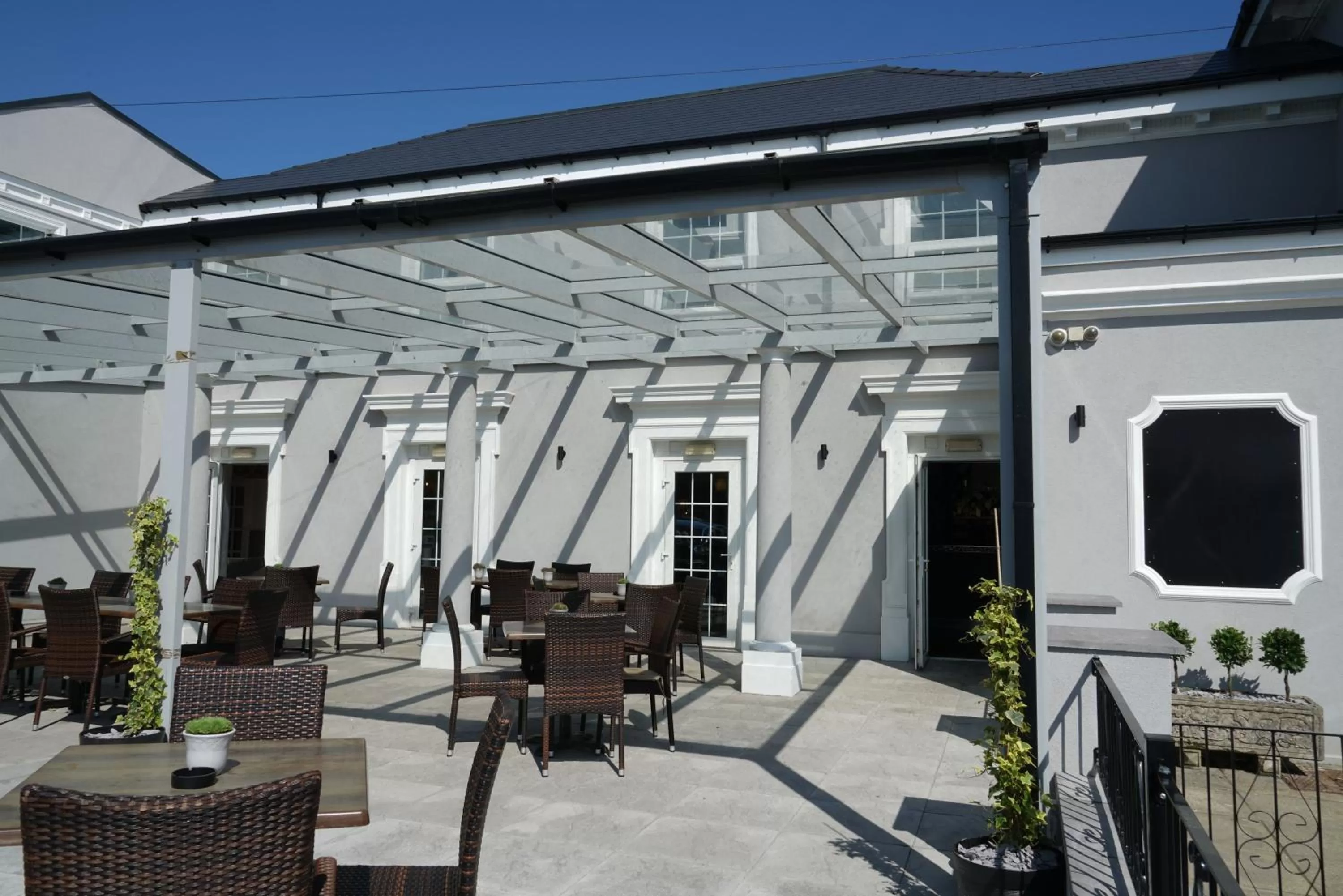 Patio in Elfordleigh Hotel