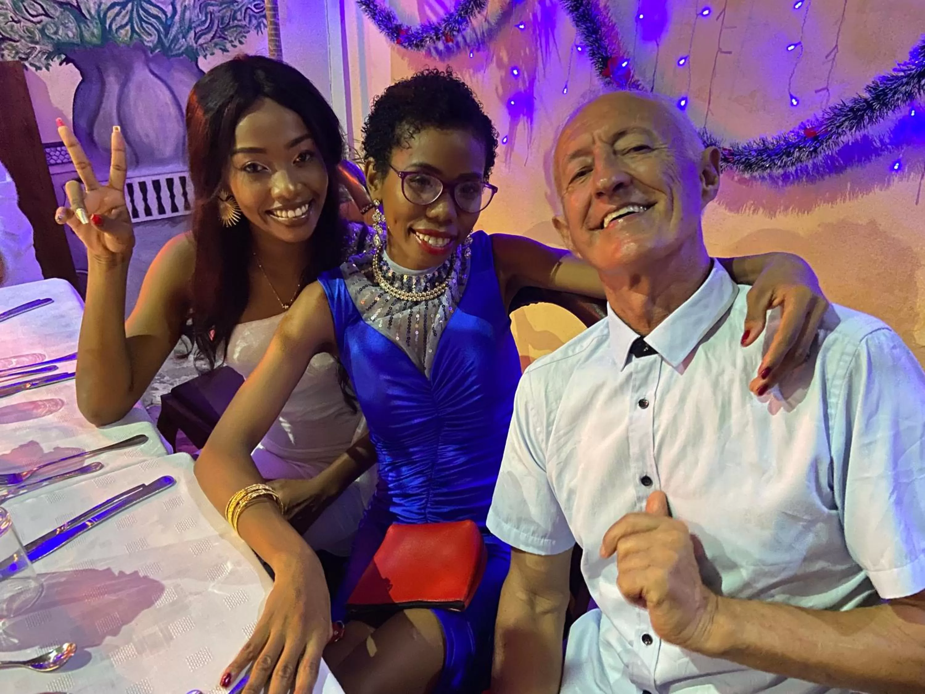 People in Hôtel Restaurant Coco Lodge Majunga