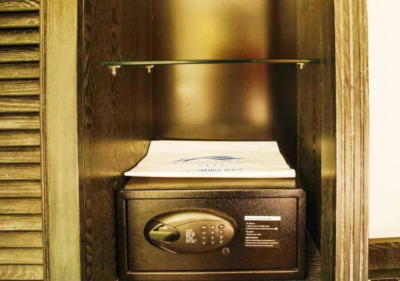 safe, Bathroom in Hanoi Emerald Waters Hotel Valley