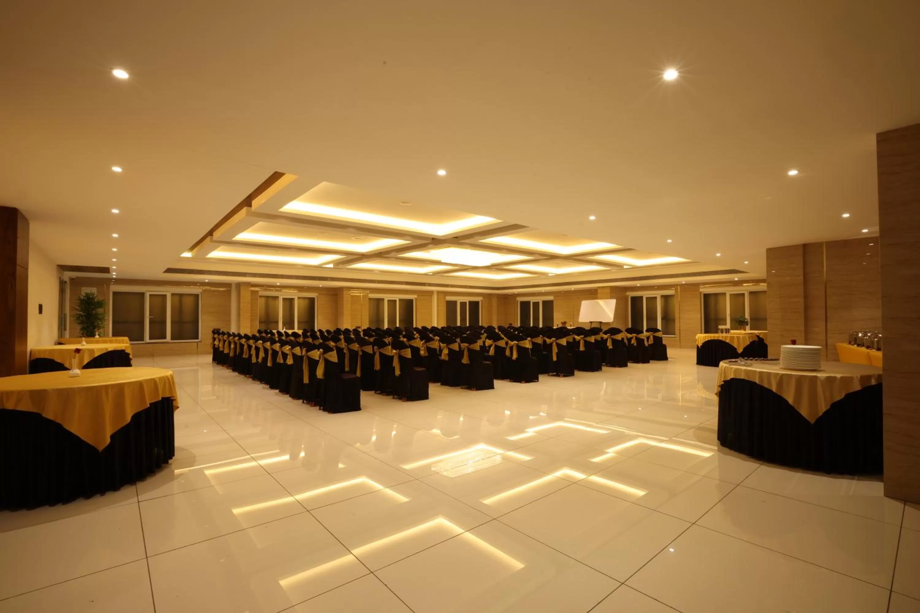 Banquet/Function facilities in Royal Plaza Suites by RAK Rooms, Mangaluru