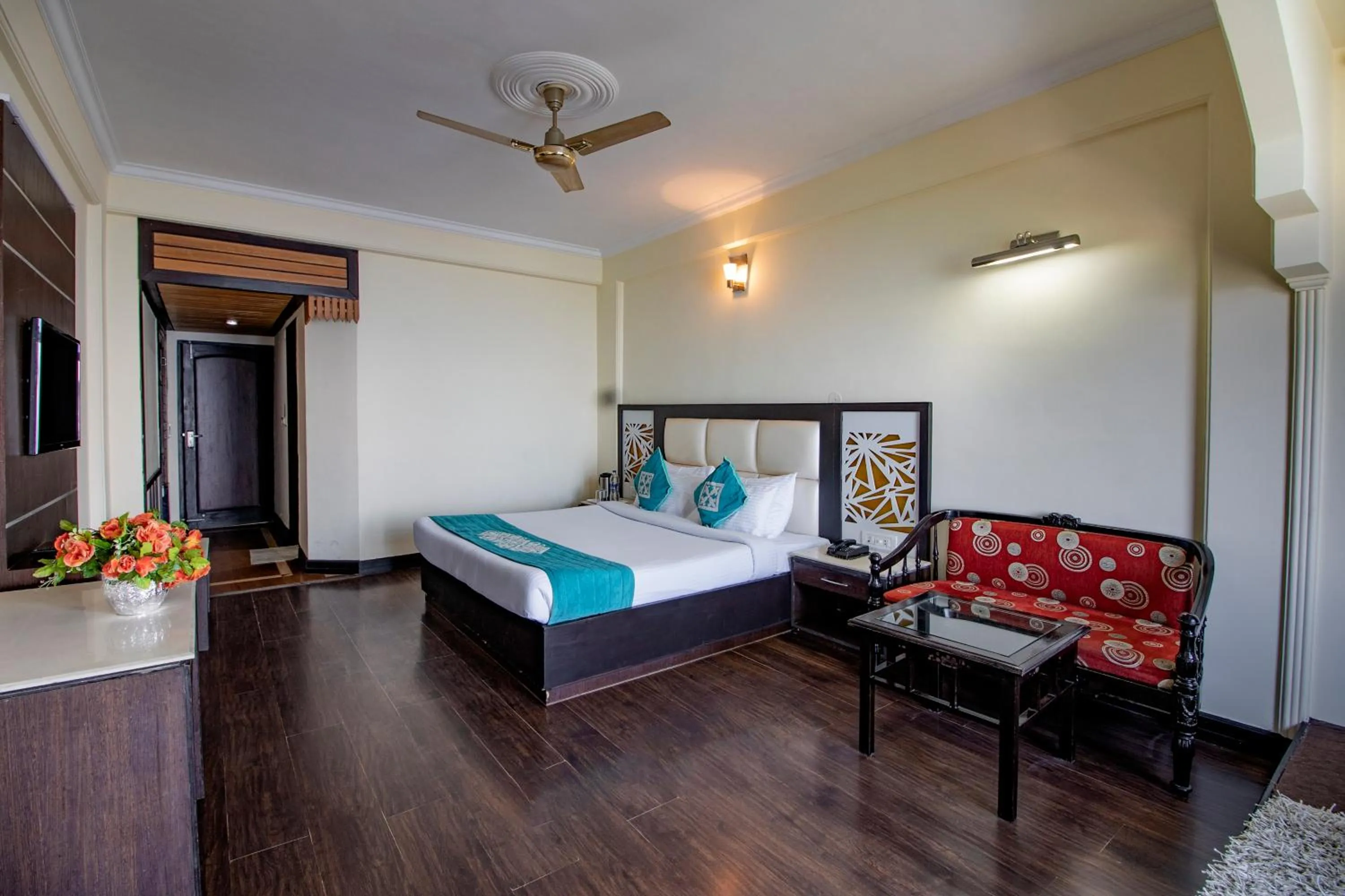 Photo of the whole room, Bed in Snow Valley Resorts Dalhousie