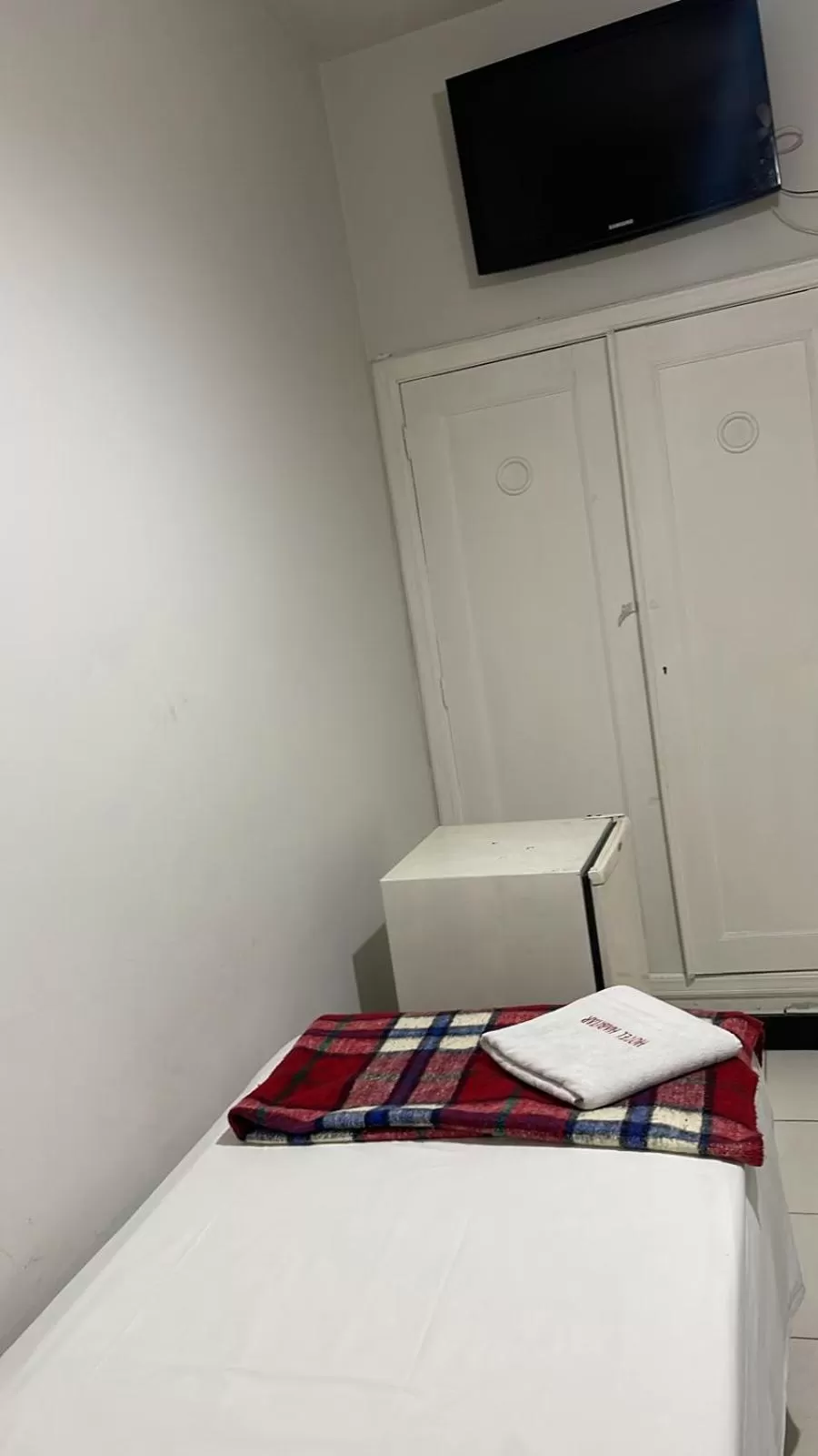 Bedroom, TV/Entertainment Center in Hotel Economy 888 - By UP Hotel - Próximo a Praça da Estação e Rodoviária