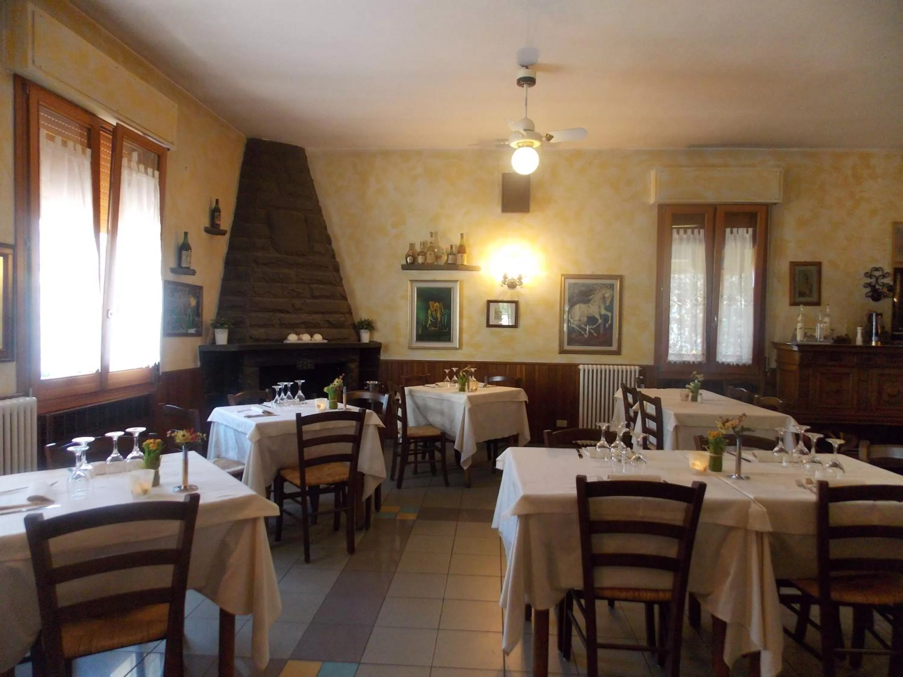 Restaurant/places to eat in Hotel Ristorante La Bettola