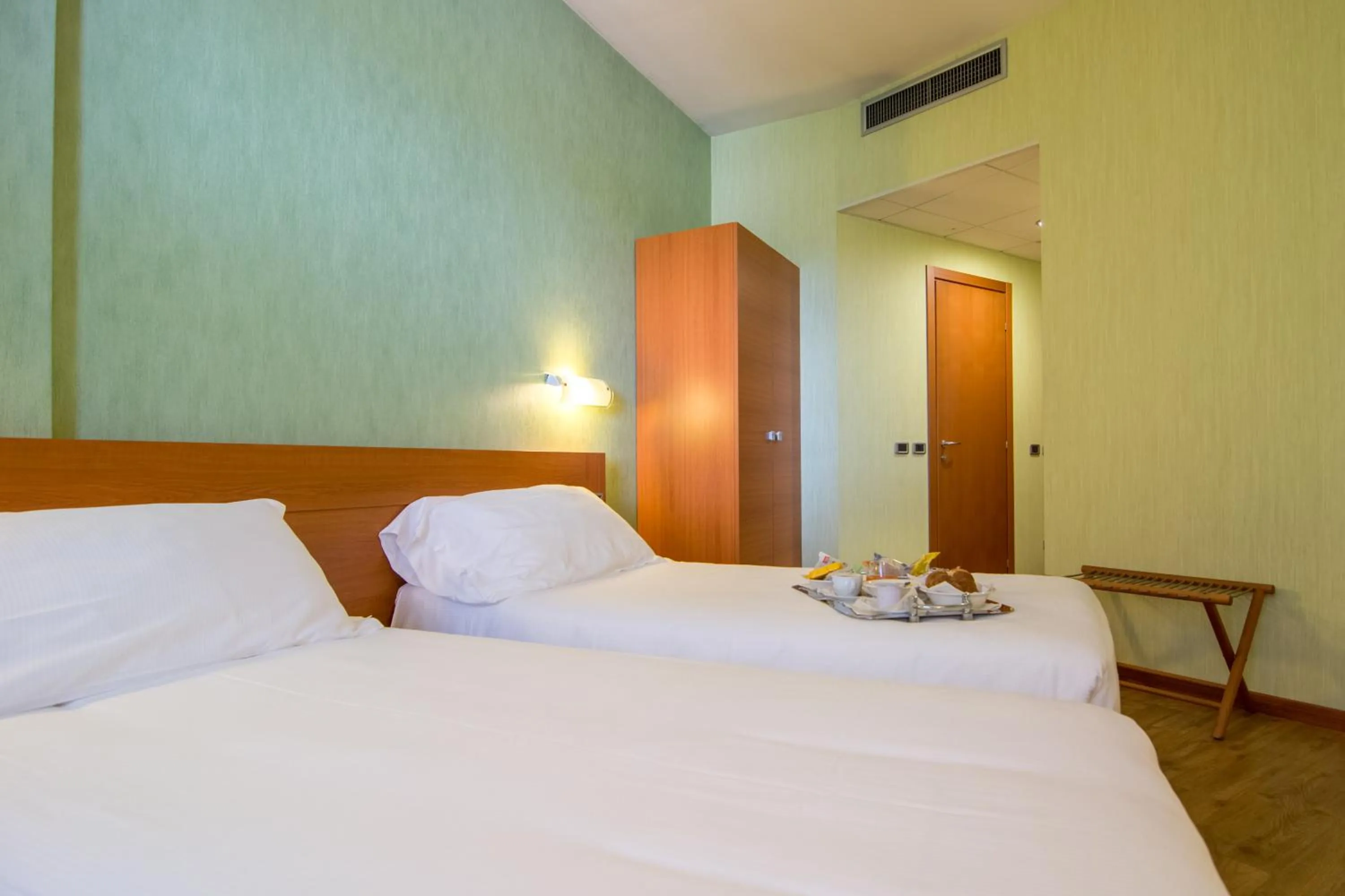 Bedroom, Bed in Hotel Concorde