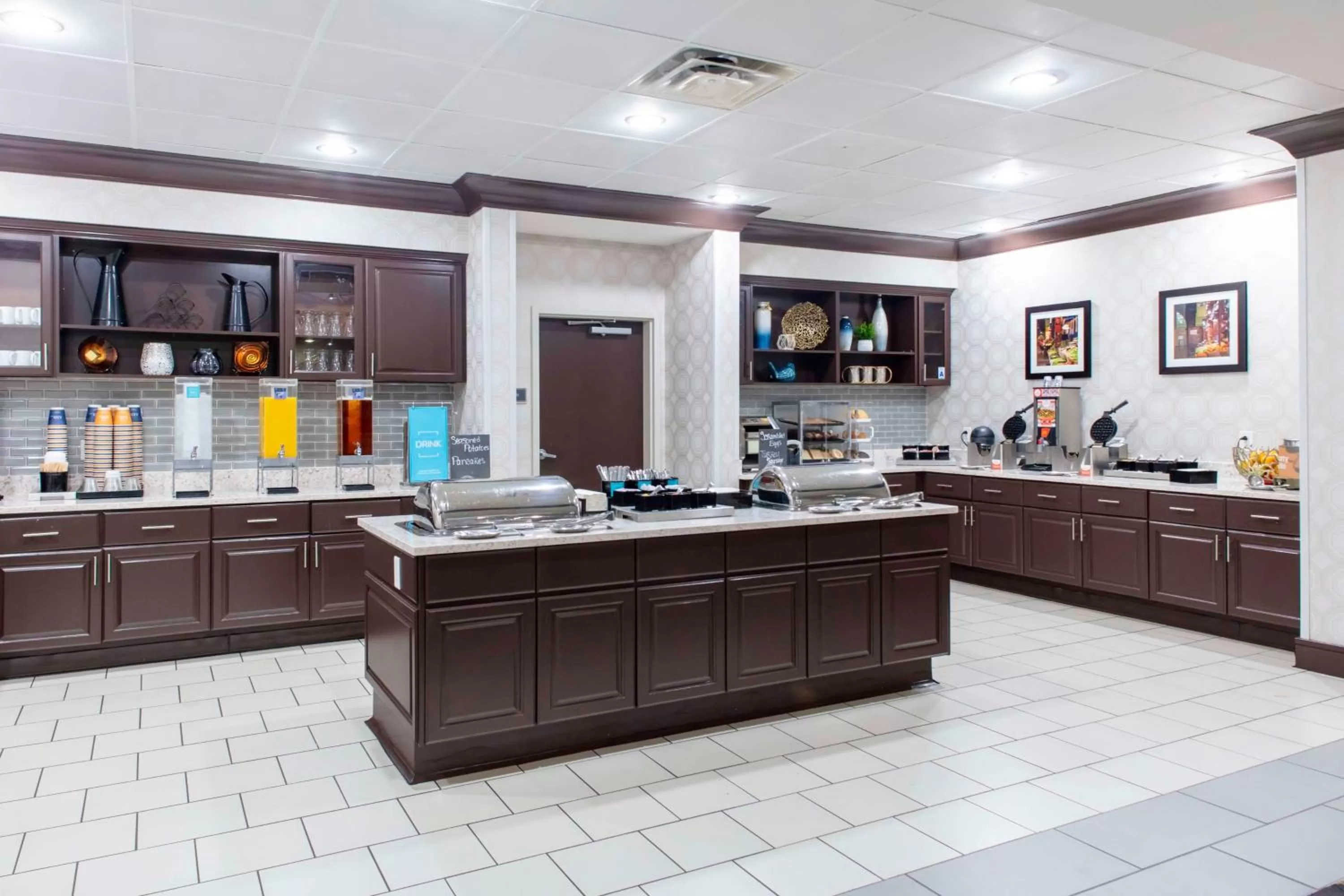 Breakfast in Homewood Suites by Hilton St. Louis - Galleria