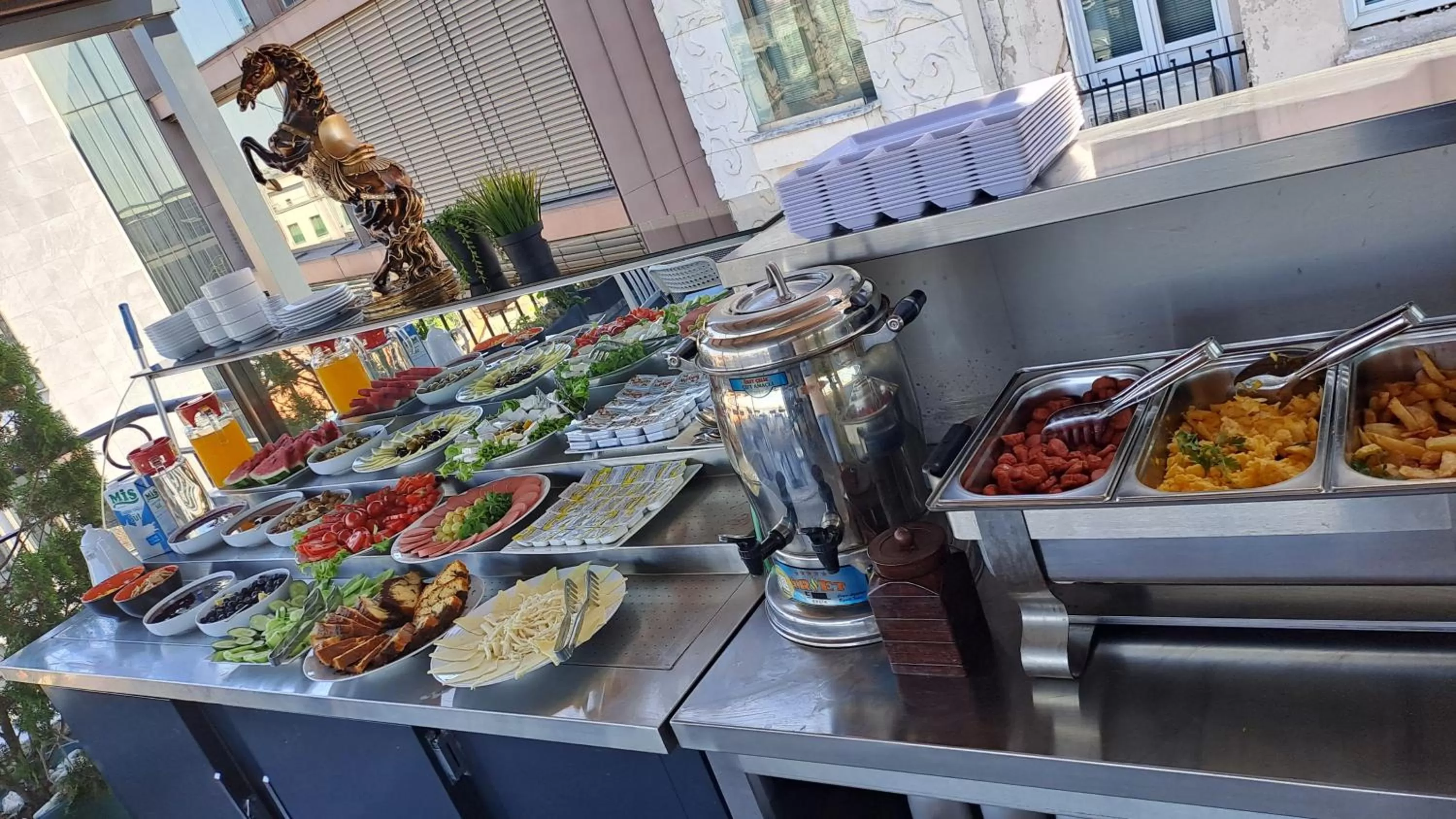 Restaurant/places to eat in Taksim Terrace Hotel