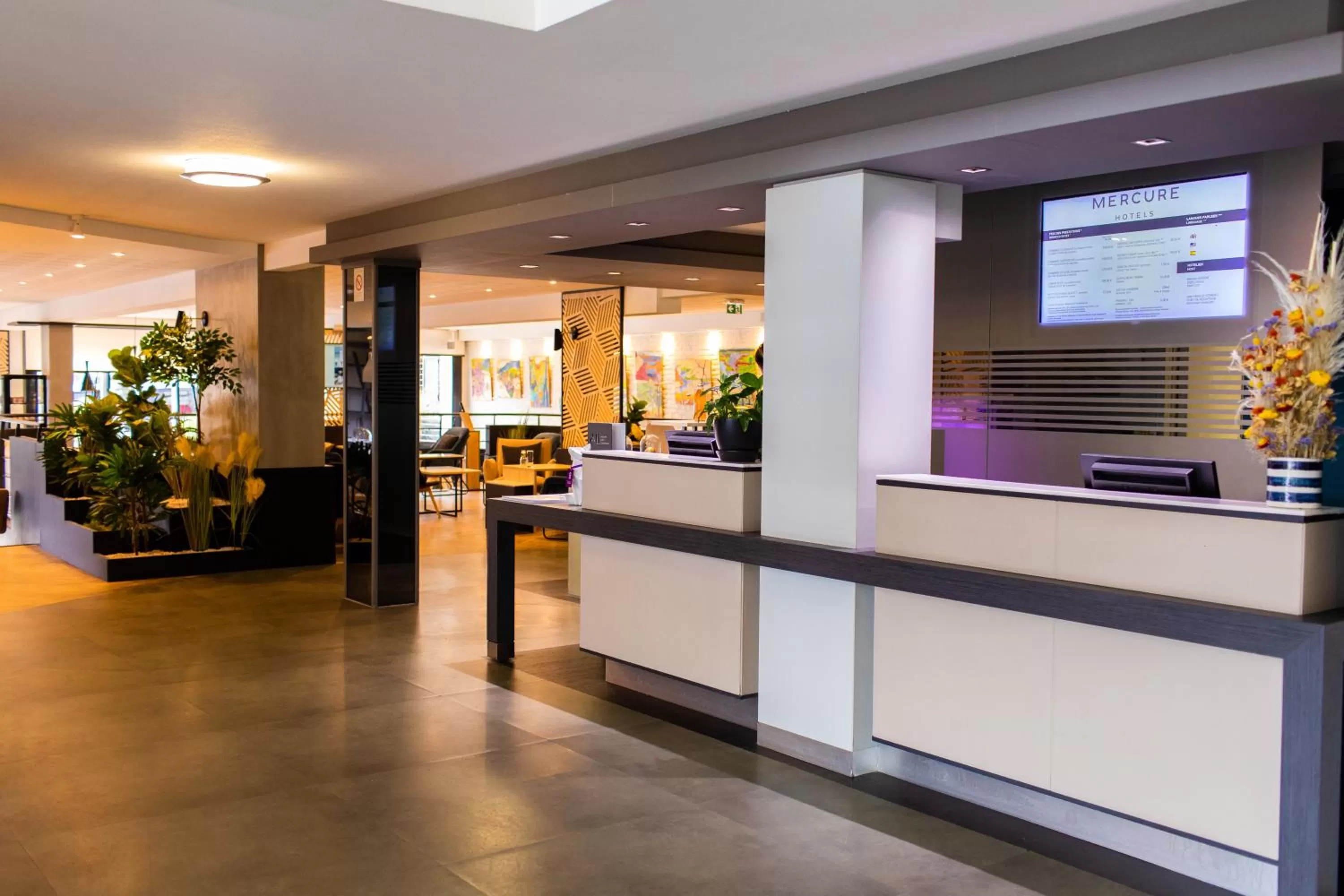 Lobby or reception in Mercure Lorient Centre