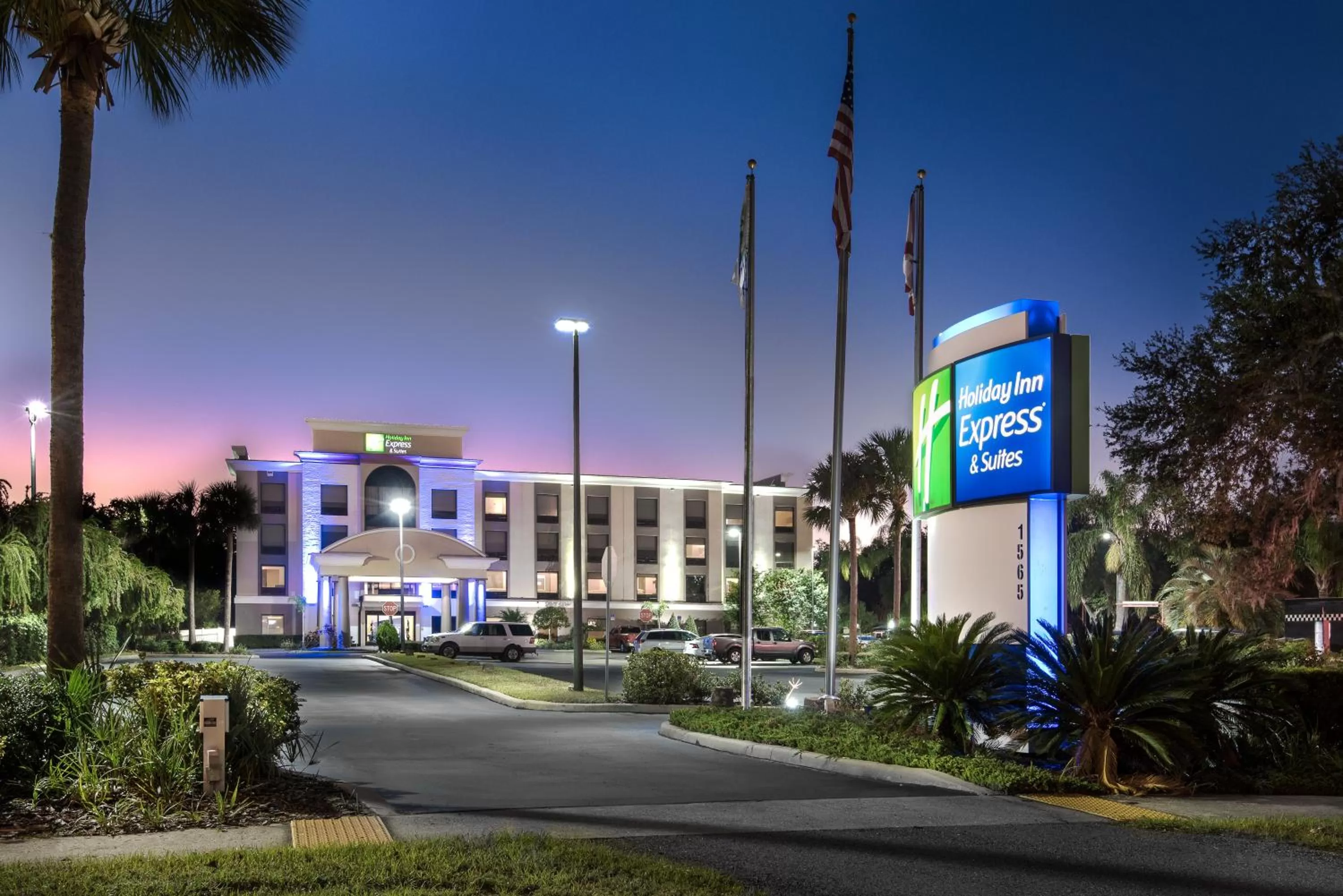 Property building in Holiday Inn Express Hotel & Suites Bartow by IHG