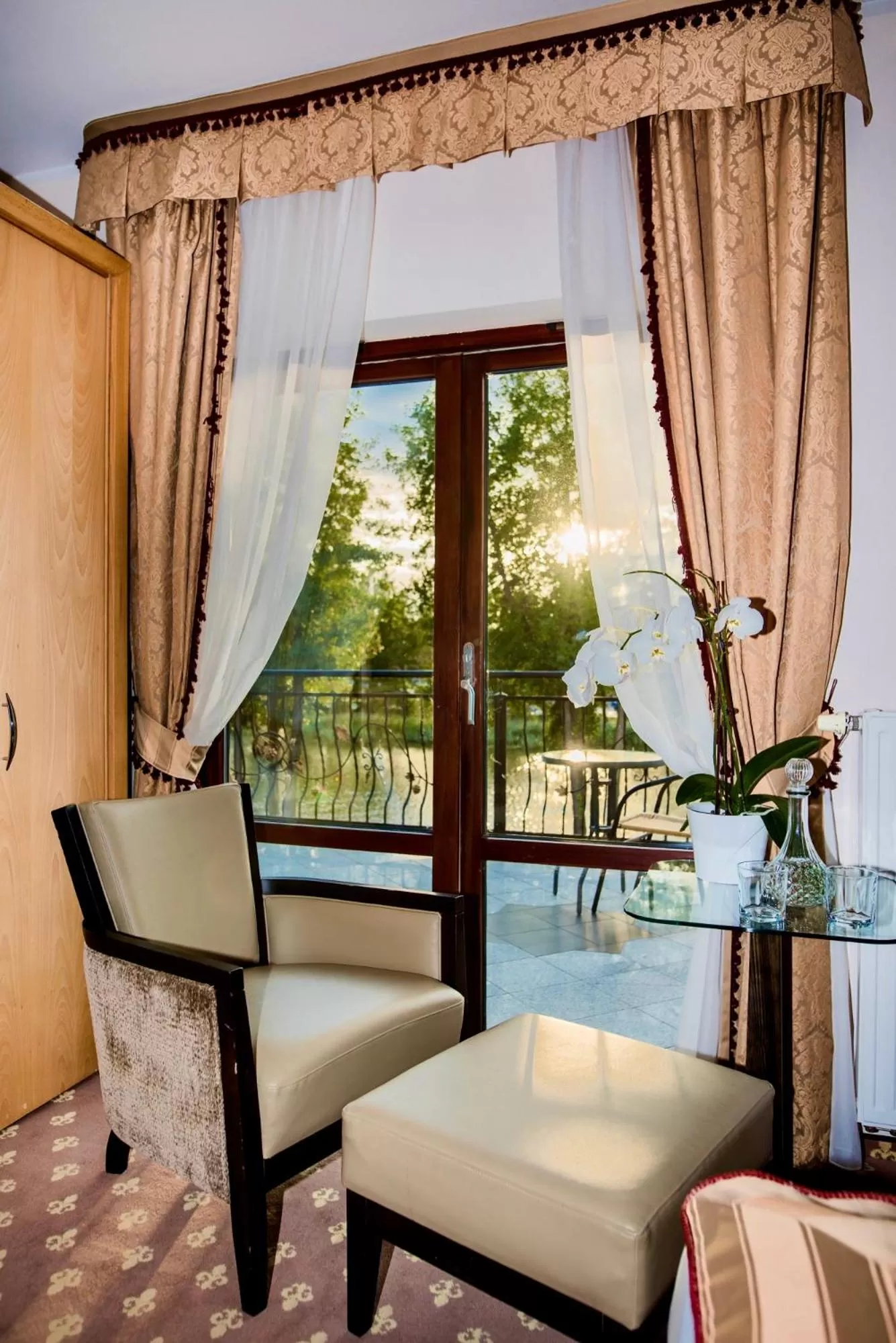 Living room, Pool View in Pałac na wodzie Falkowski Medical & SPA & Conference