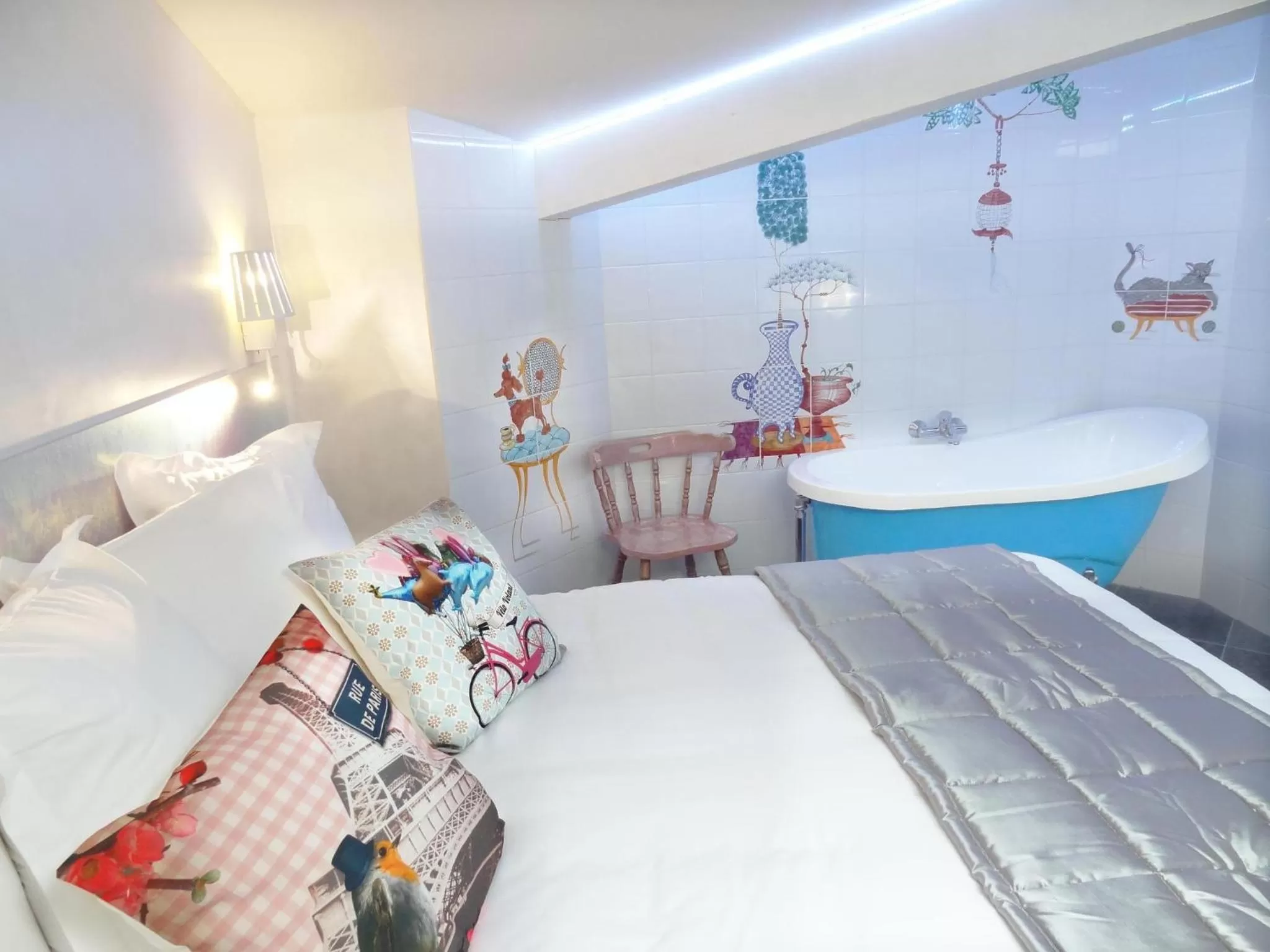 Bed in Le Pavillon Hotel