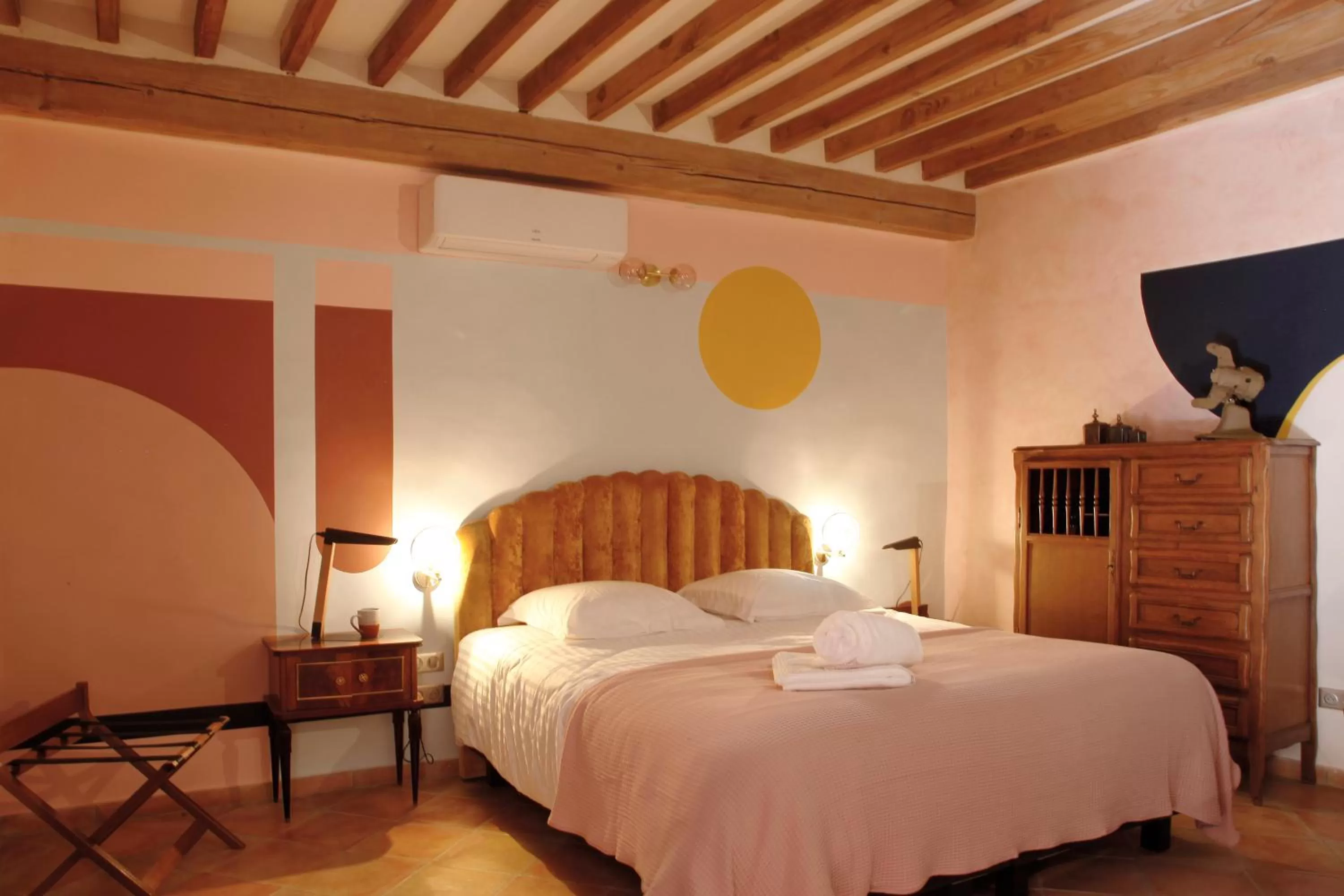 Bedroom, Bed in La Maison d'en Bas des Seigneurs