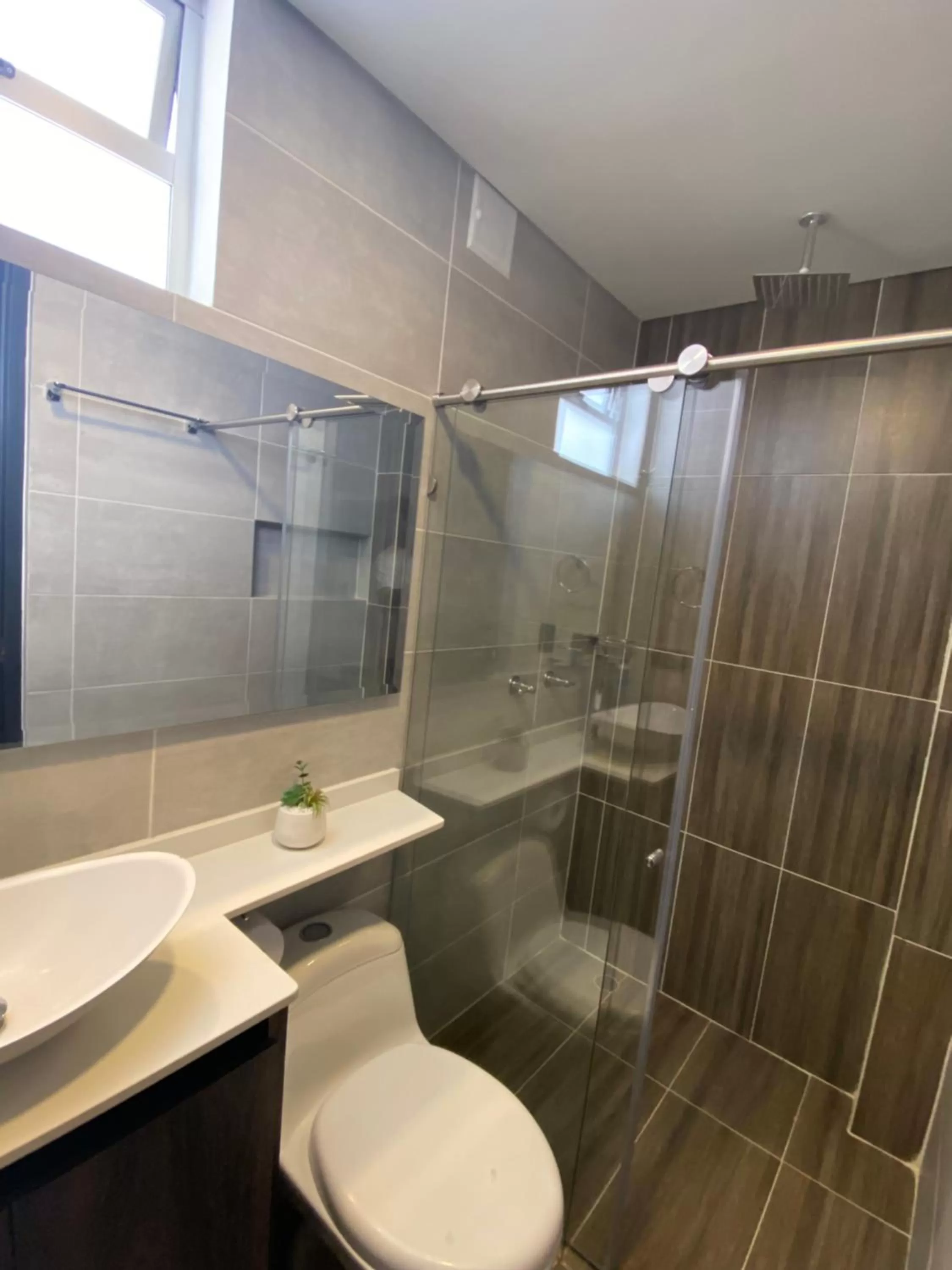 Bathroom in HOTEL CALIFORNIA CITY