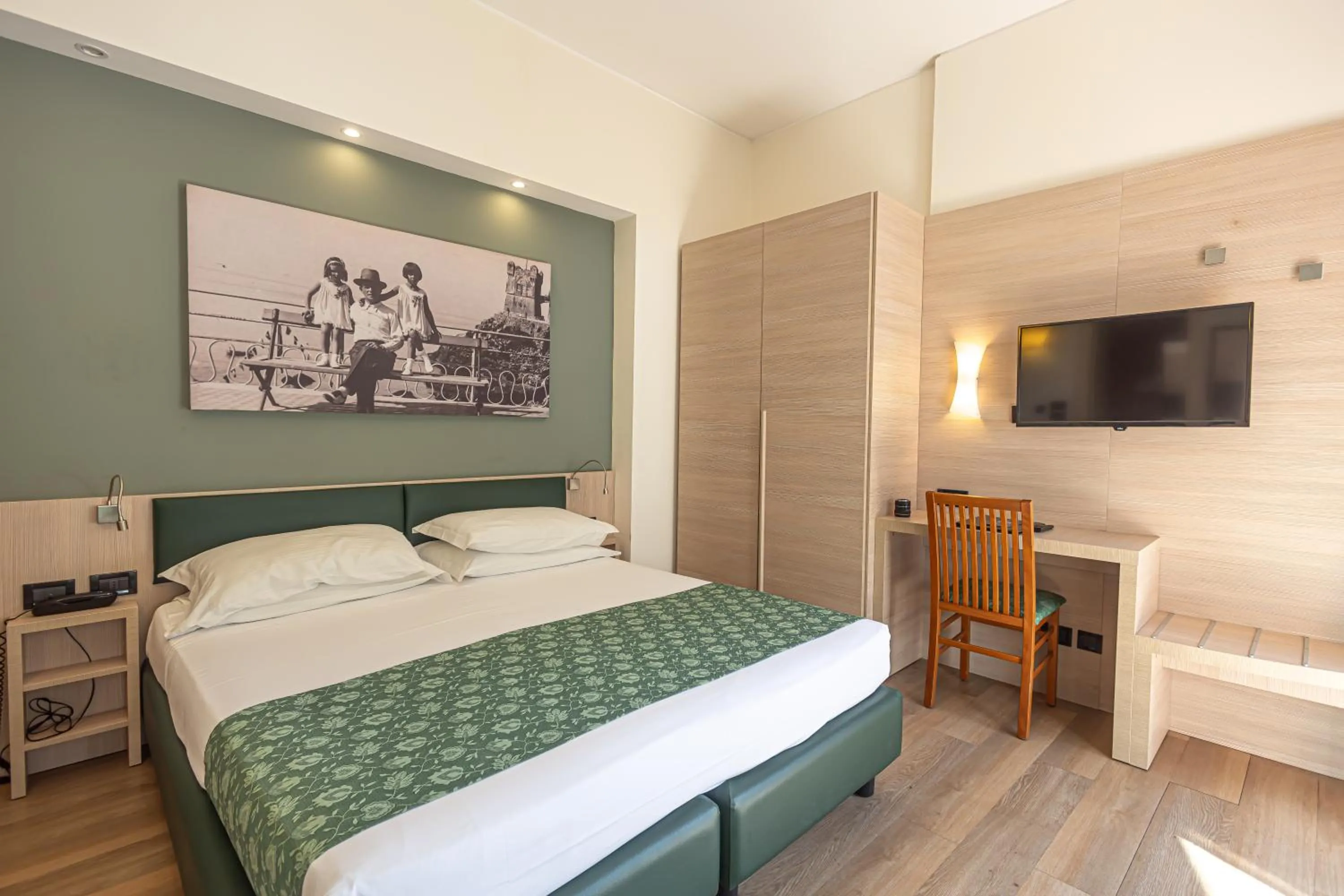 Comfort Double or Twin Room with Extra Bed with balcony in Hotel Esperia
