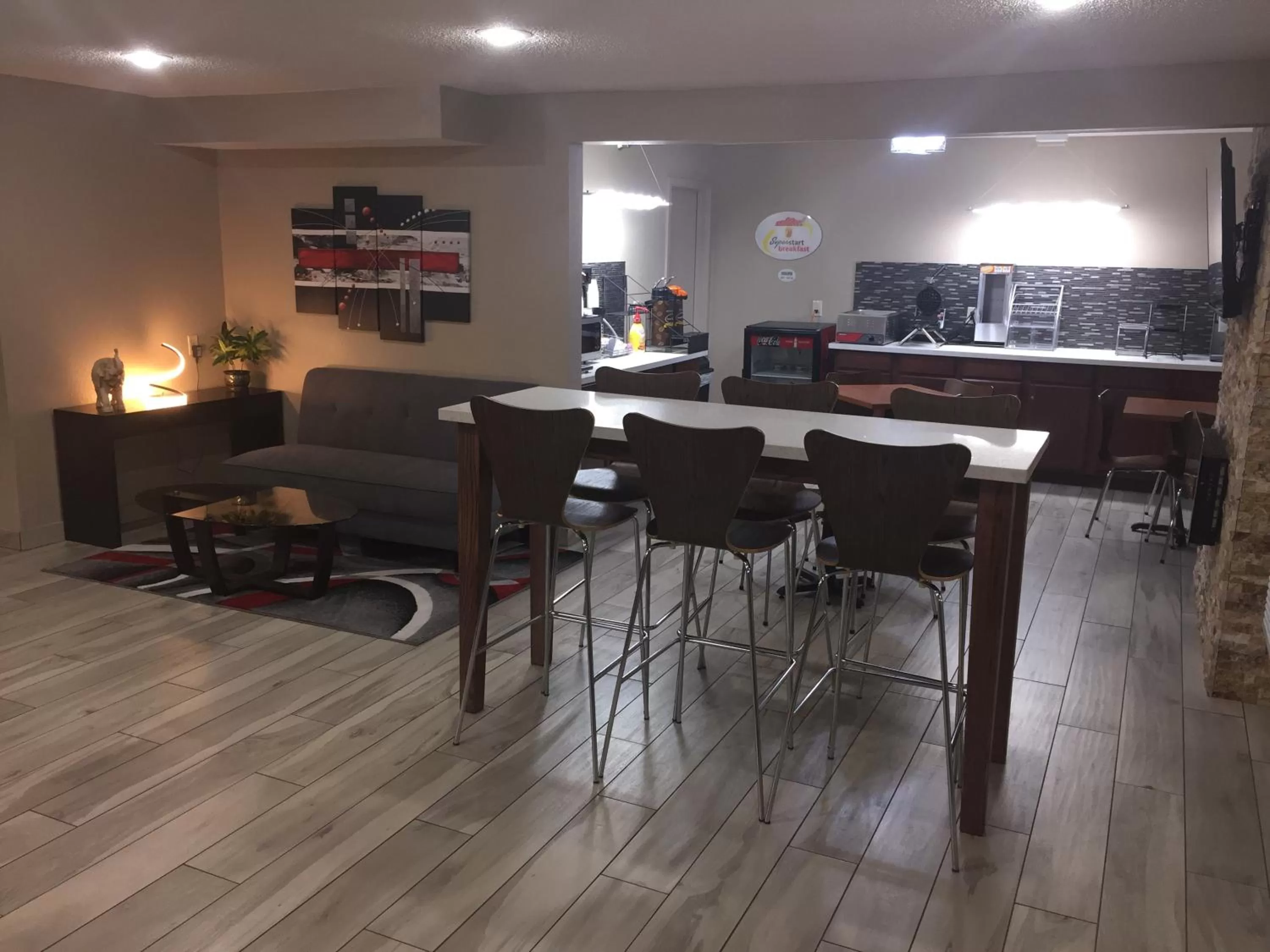 Super 8 by Wyndham Mayfield