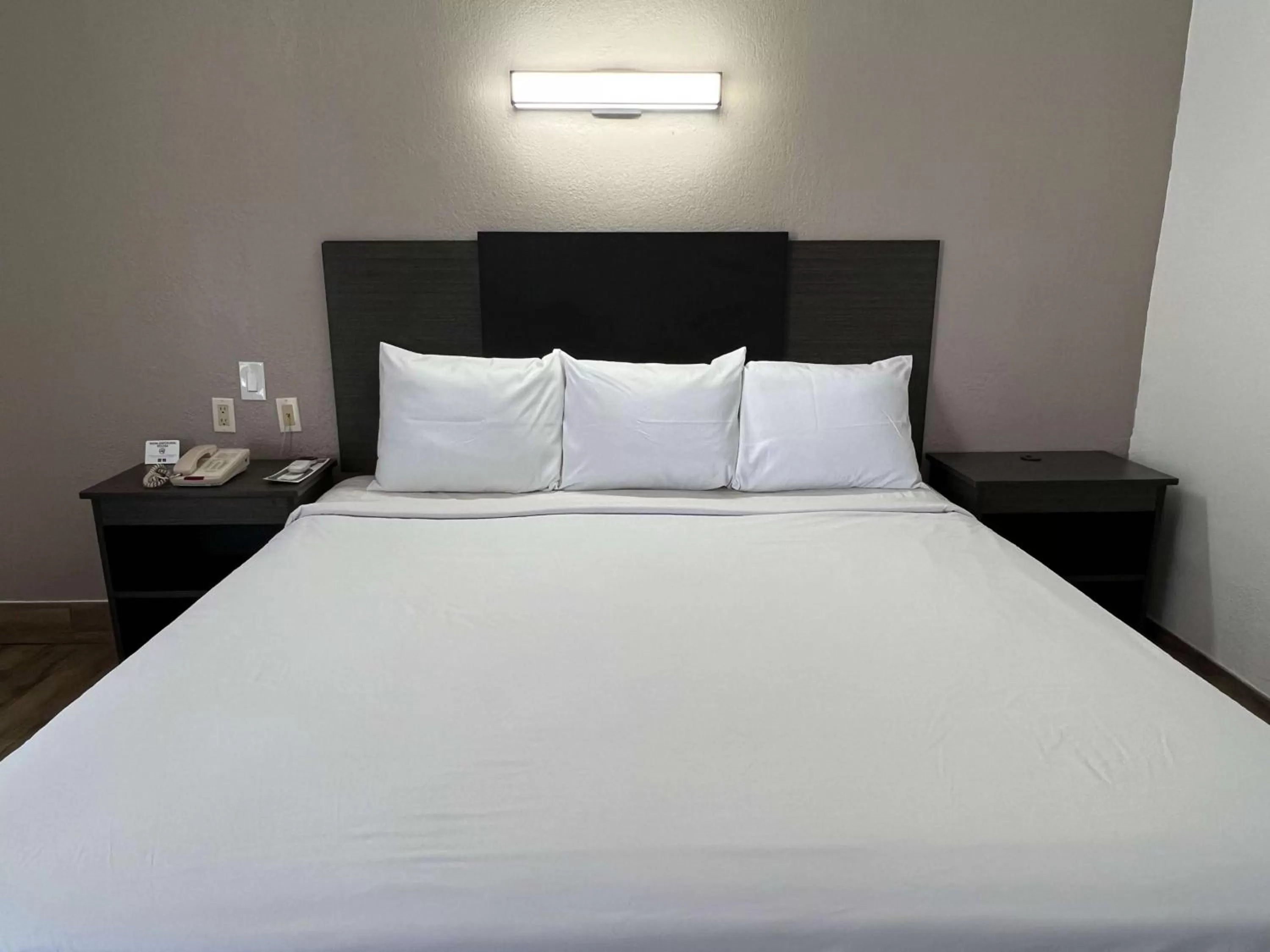 Bedroom, Bed in Motel 6-Orange, CA - Anaheim